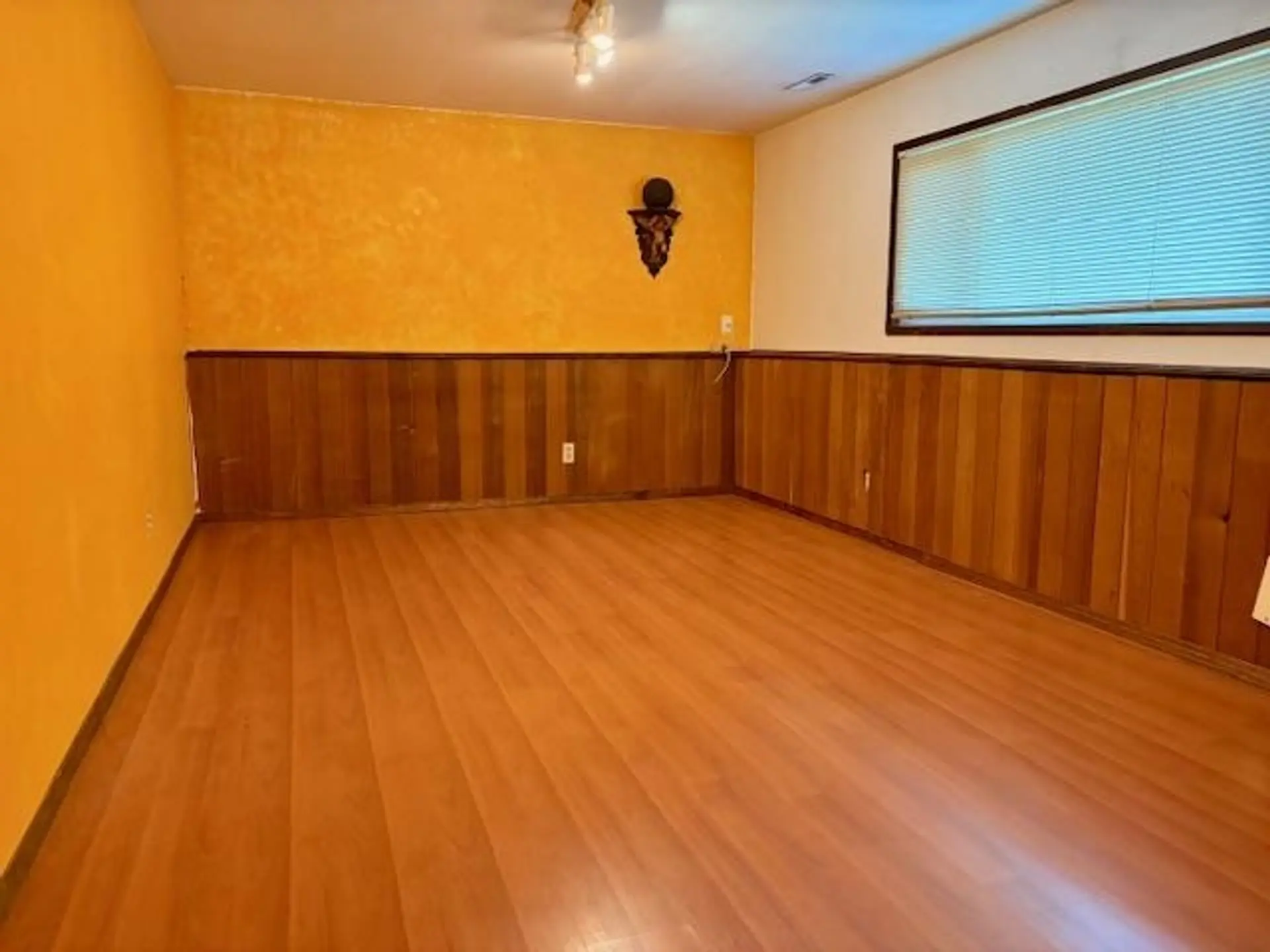 8714 Cornwall Crescent - Image 9