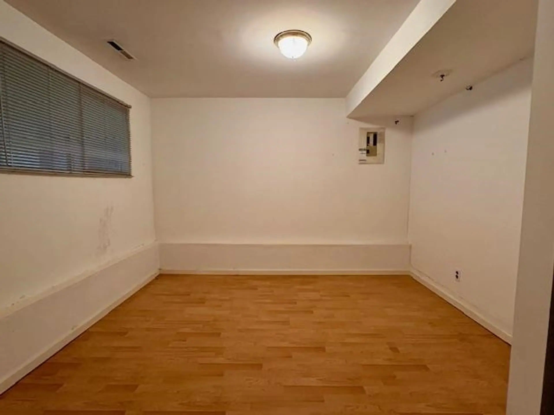 8714 Cornwall Crescent - Image 10