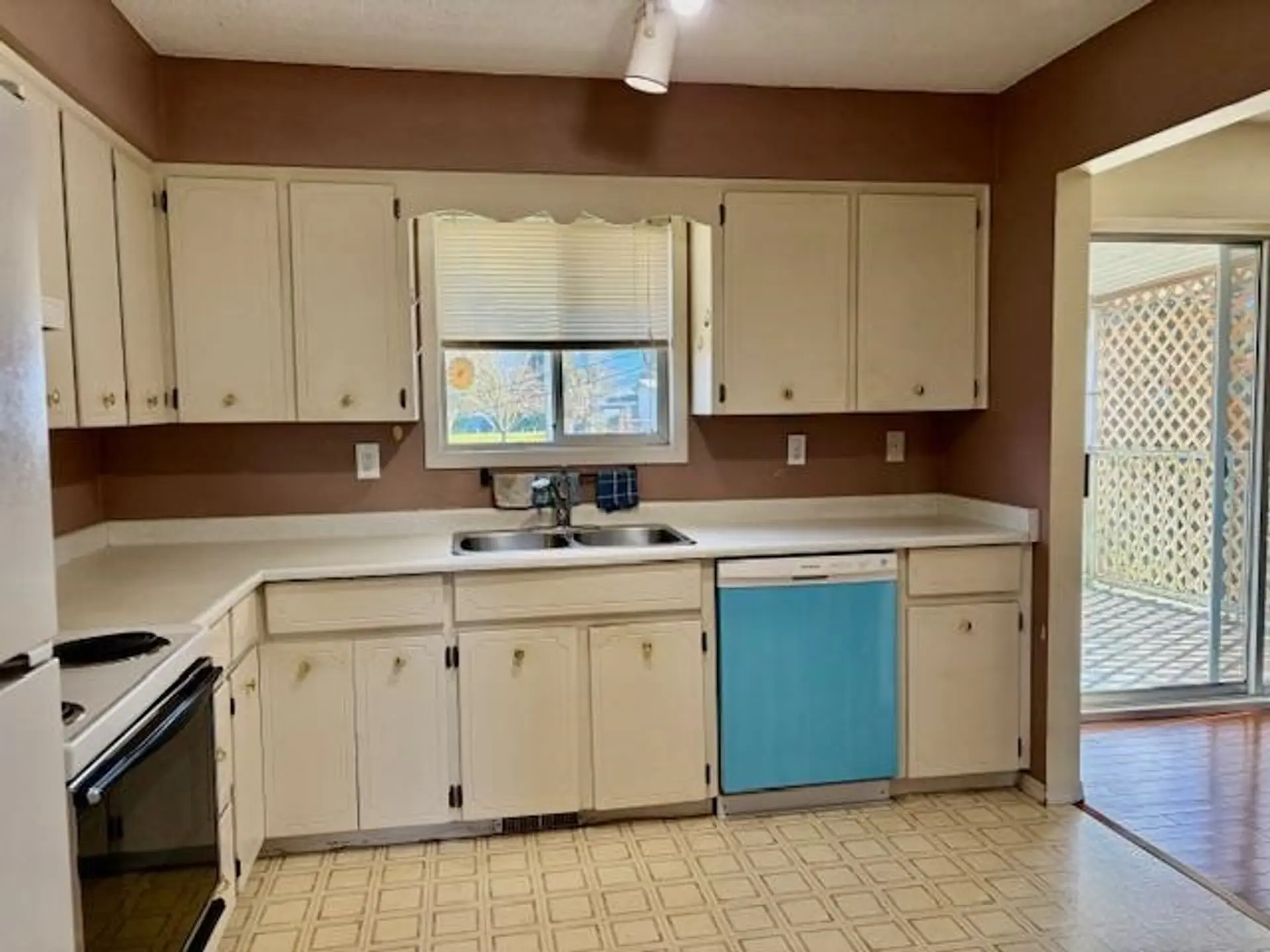 8714 Cornwall Crescent - Image 4