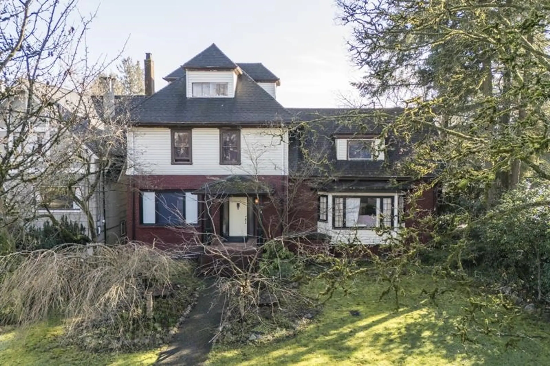 Property at 118 Queens Avenue, New Westminster, BC