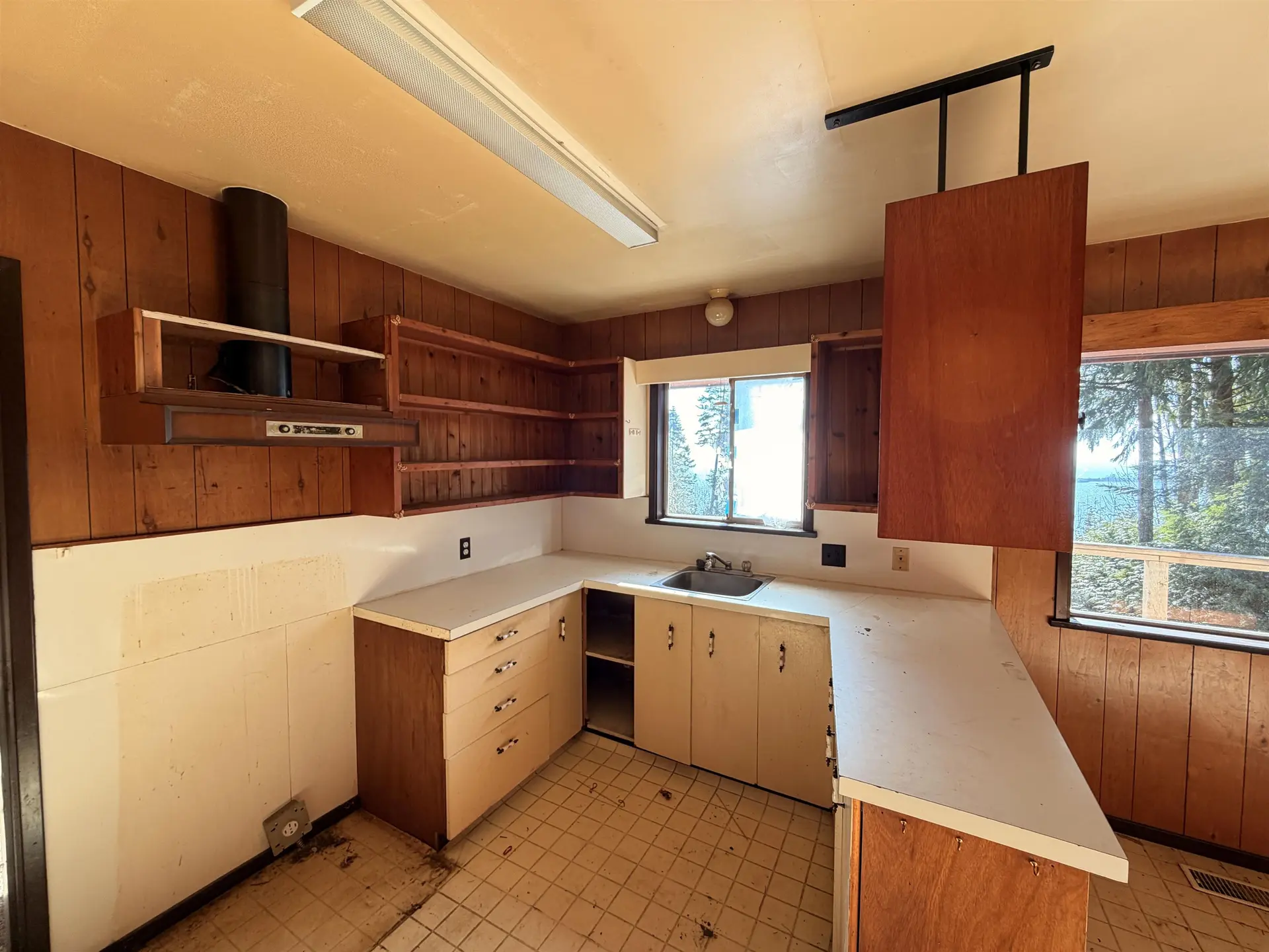 Property at 8131 REDROOFFS ROAD, Halfmoon Bay, BC