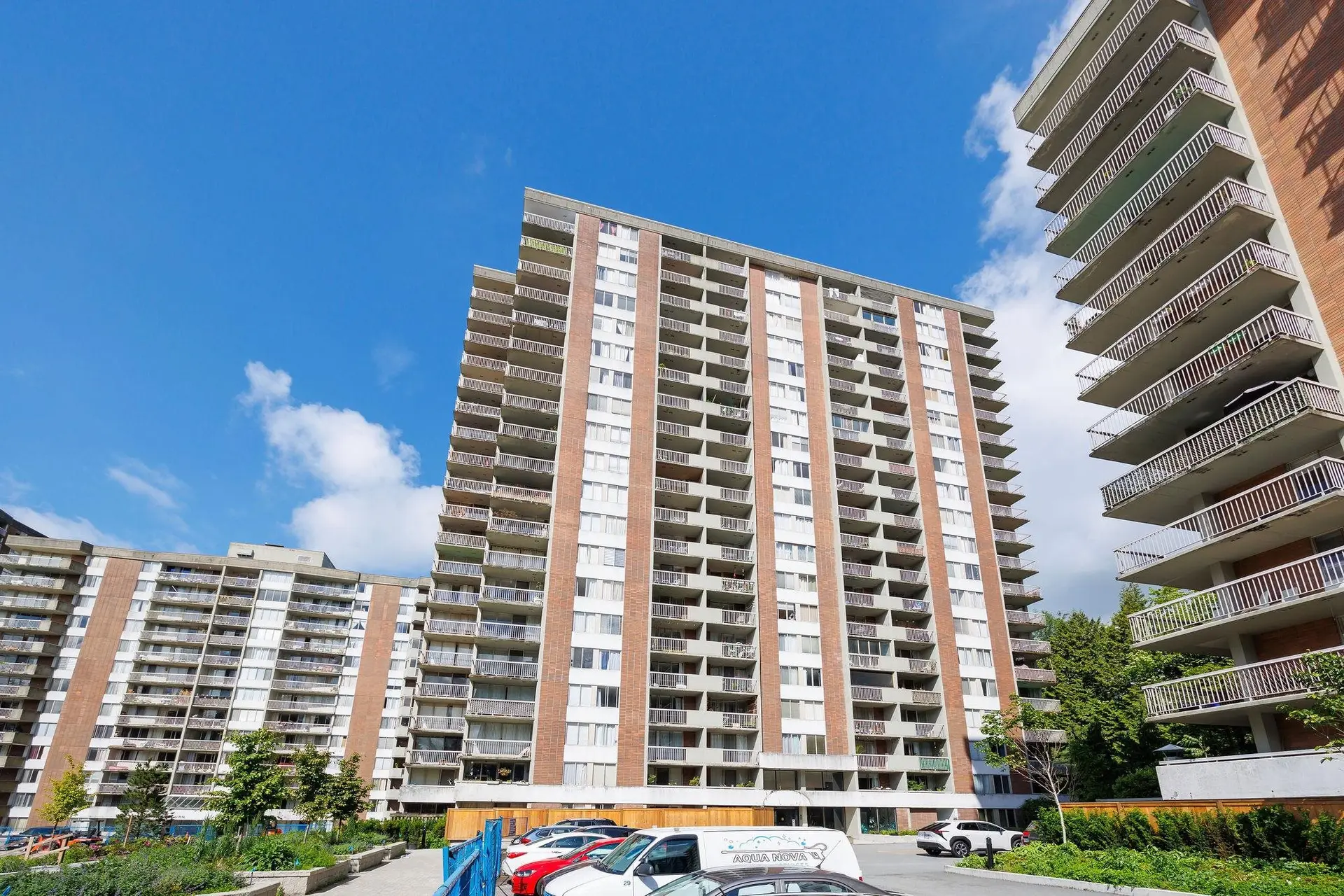 #1602 2016 Fullerton Avenue - Image 1
