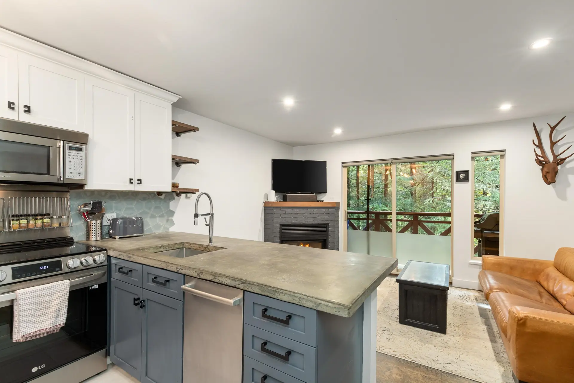 Property at #113 3070 HILLCREST DRIVE, Whistler, BC