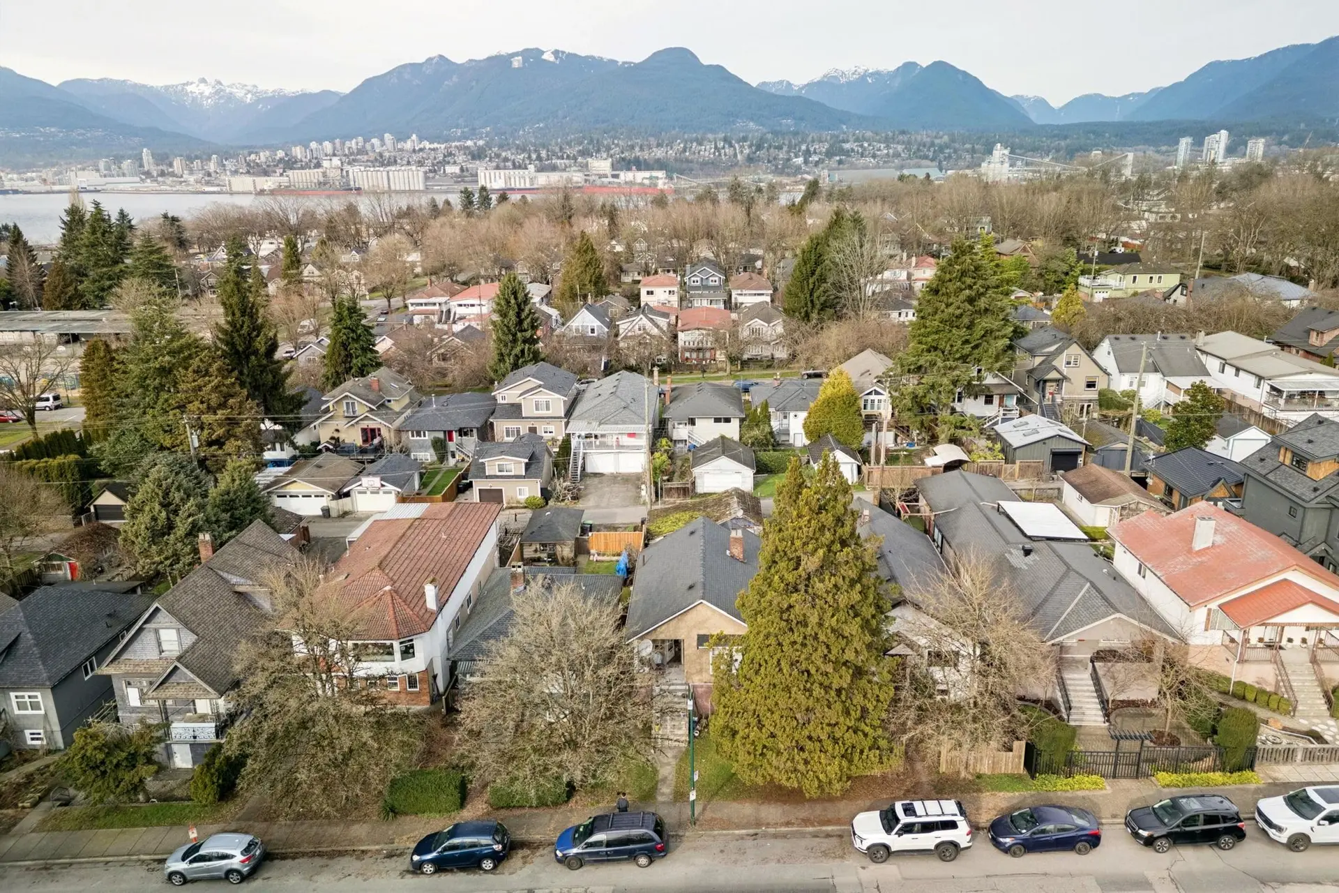 Property at 2541 DUNDAS STREET, Vancouver, BC