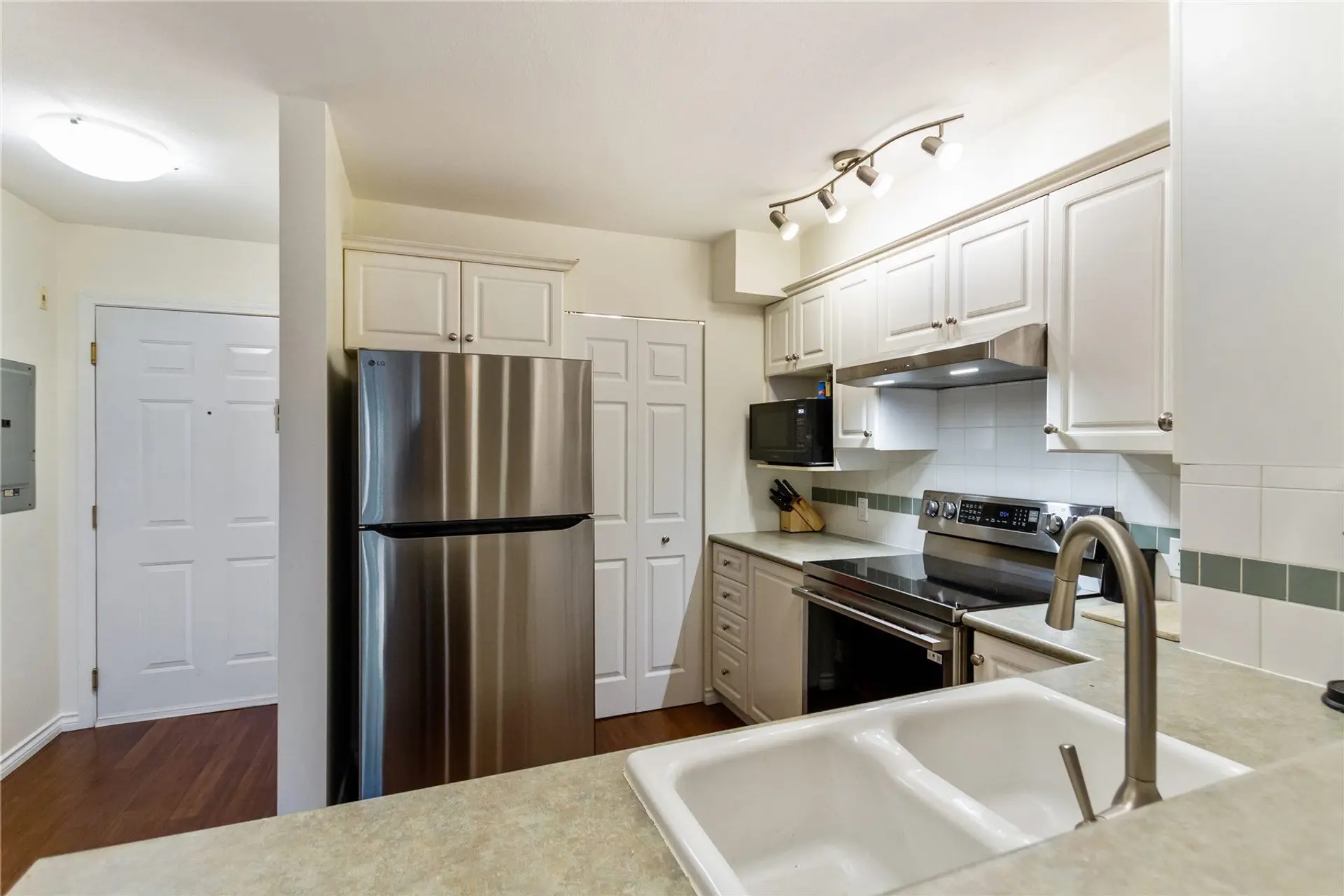 #204 155 E 3rd Street - Image 9