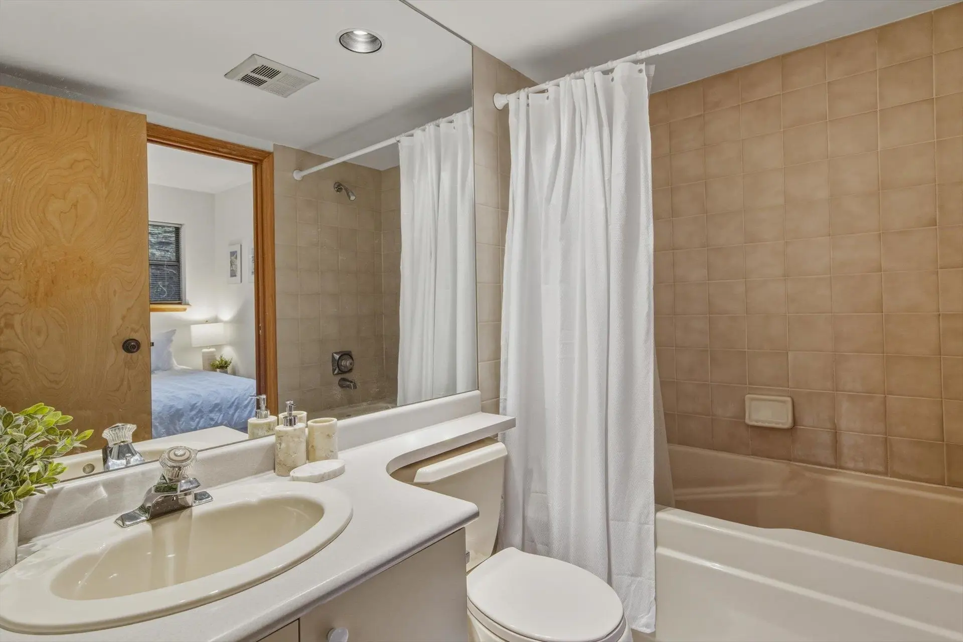 #1102 3050 Hillcrest Drive - Image 13