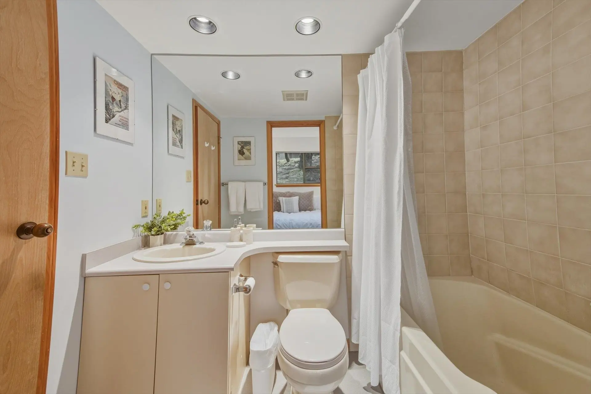#1102 3050 Hillcrest Drive - Image 12