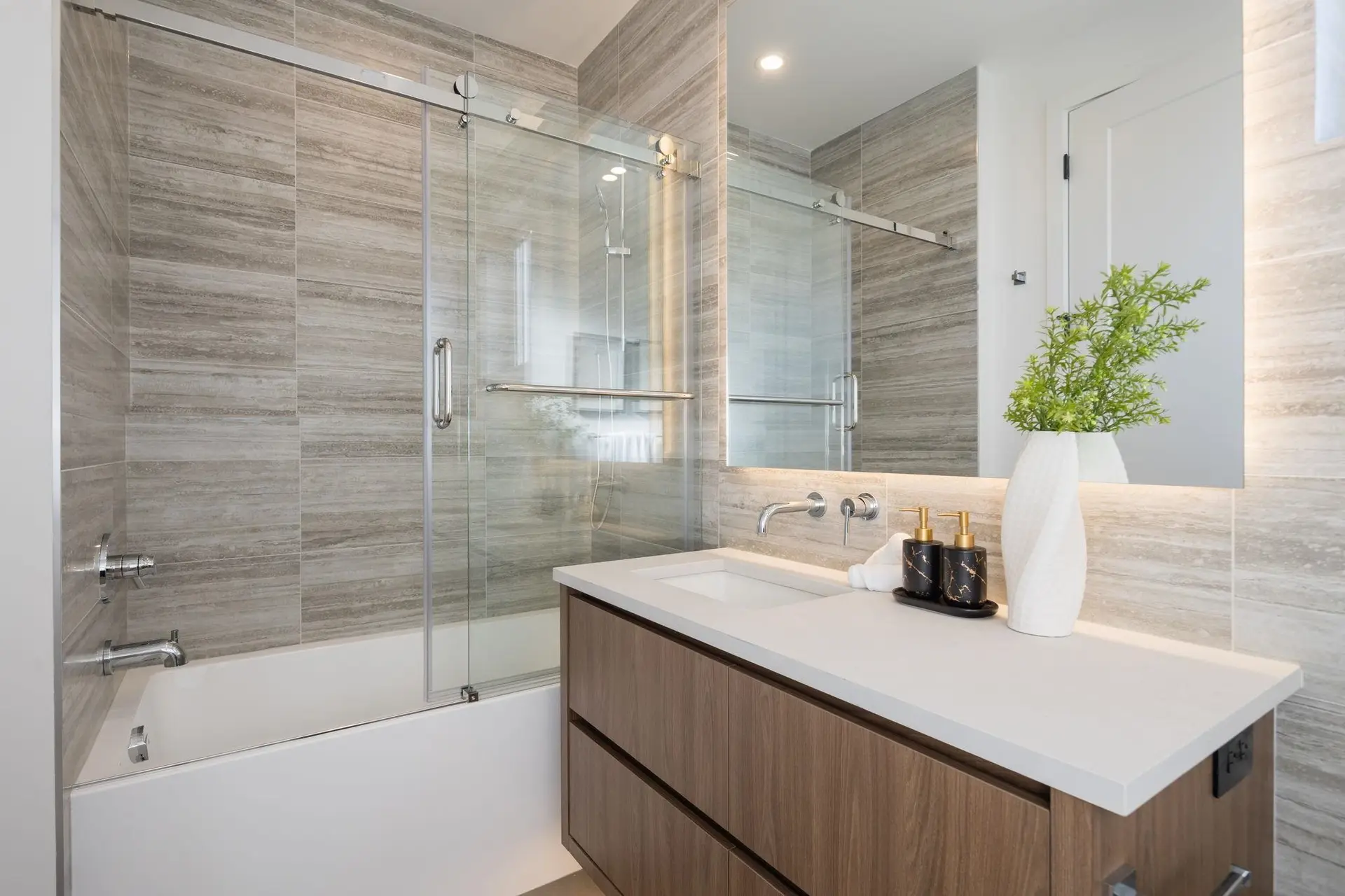 Property at #1 950 W 57TH AVENUE, Vancouver, BC