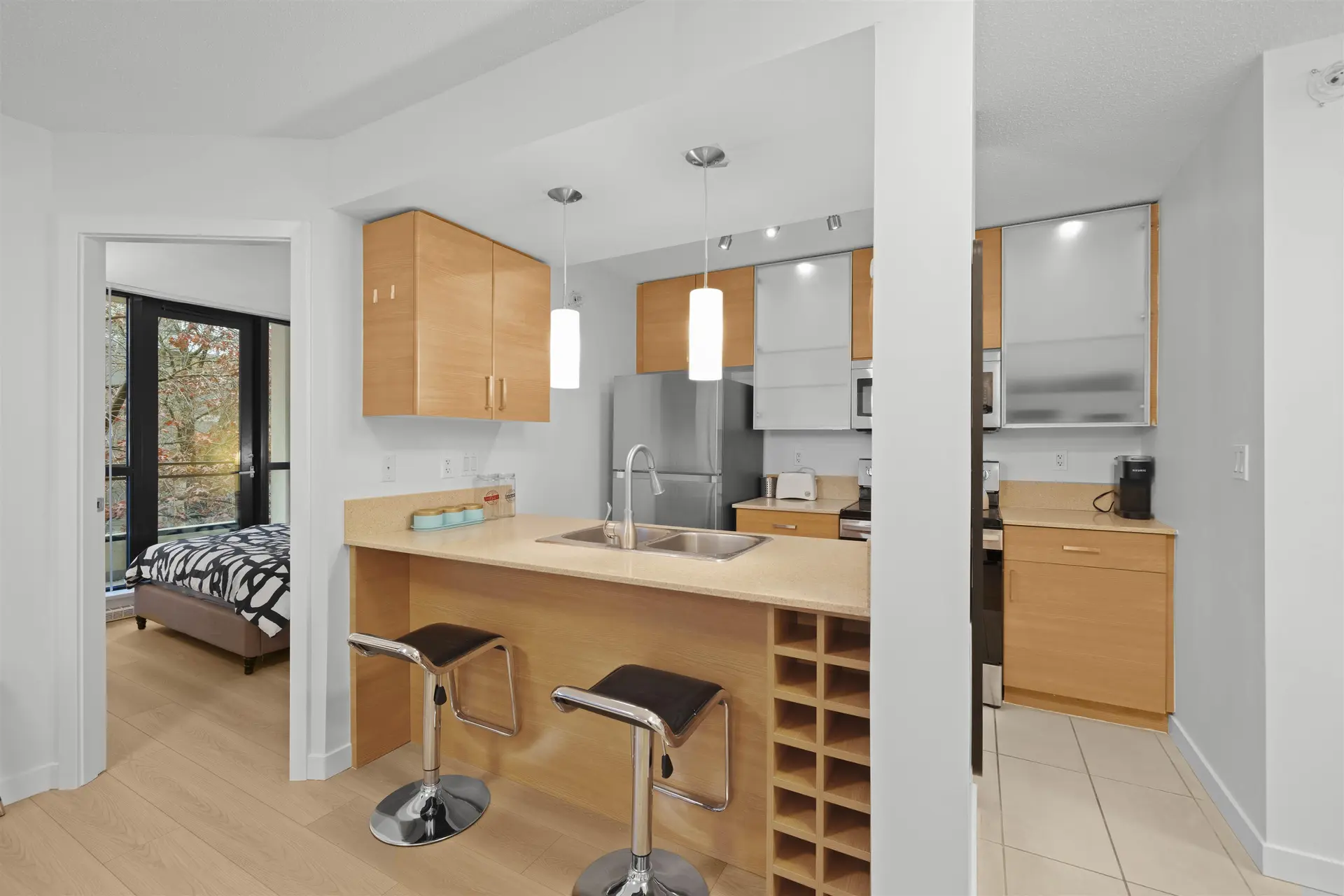 #305 977 Mainland Street - Image 2