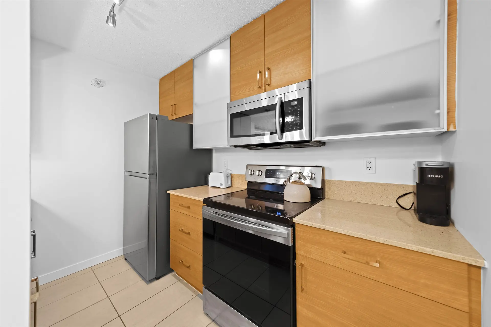 #305 977 Mainland Street - Image 6