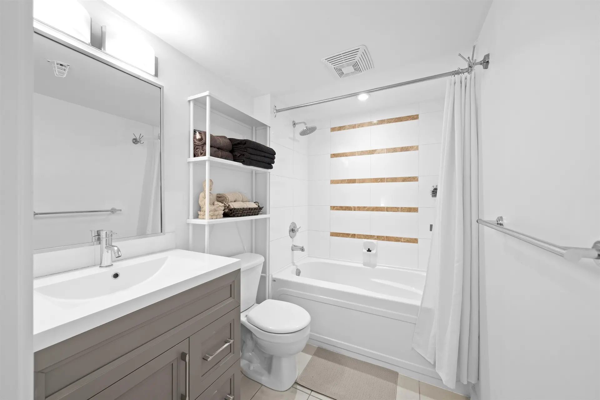 #305 977 Mainland Street - Image 13