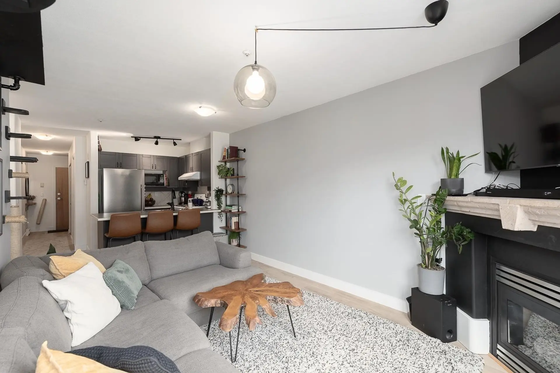 #405 2688 Vine Street - Image 2