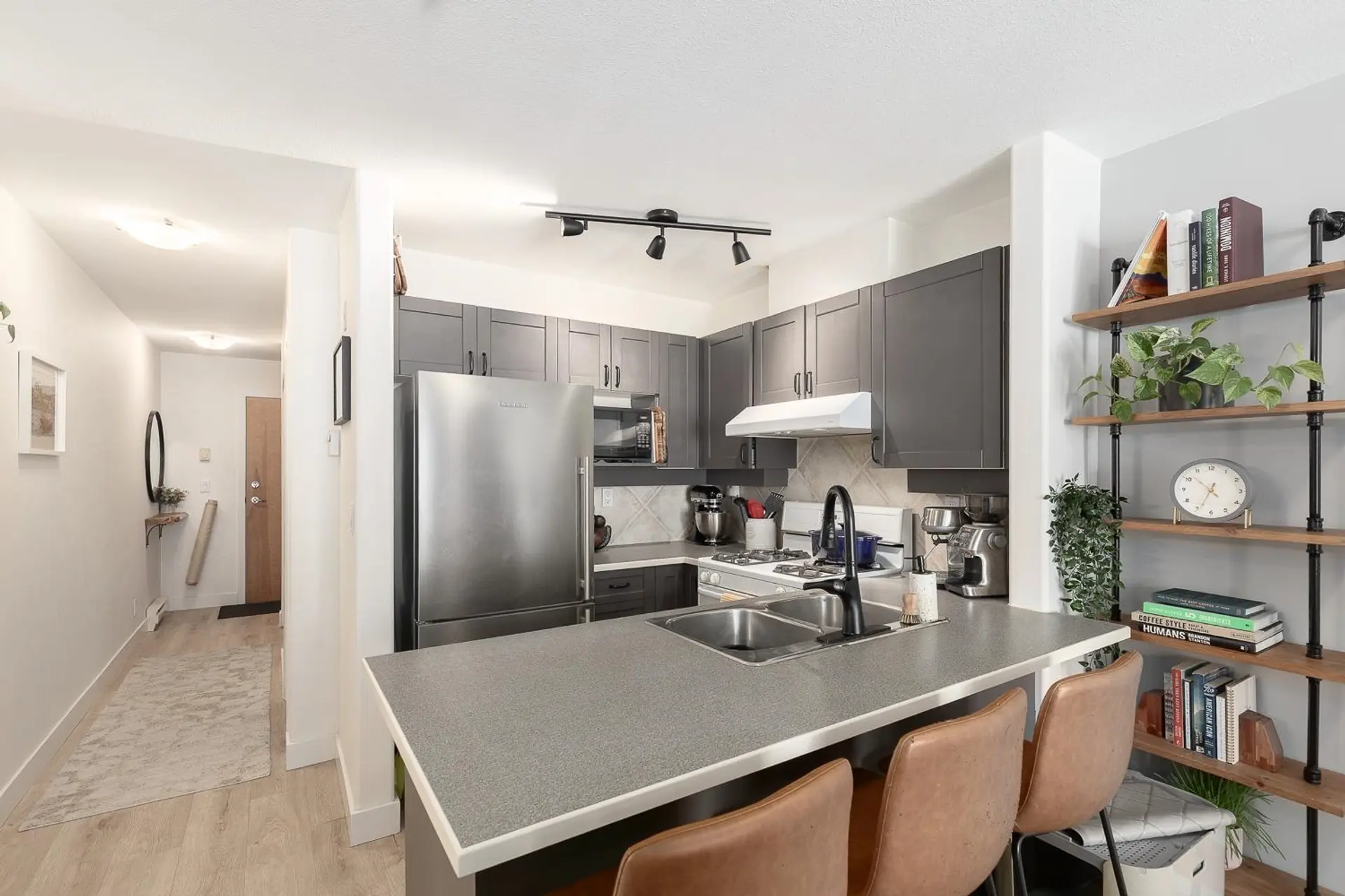 #405 2688 Vine Street - Image 5