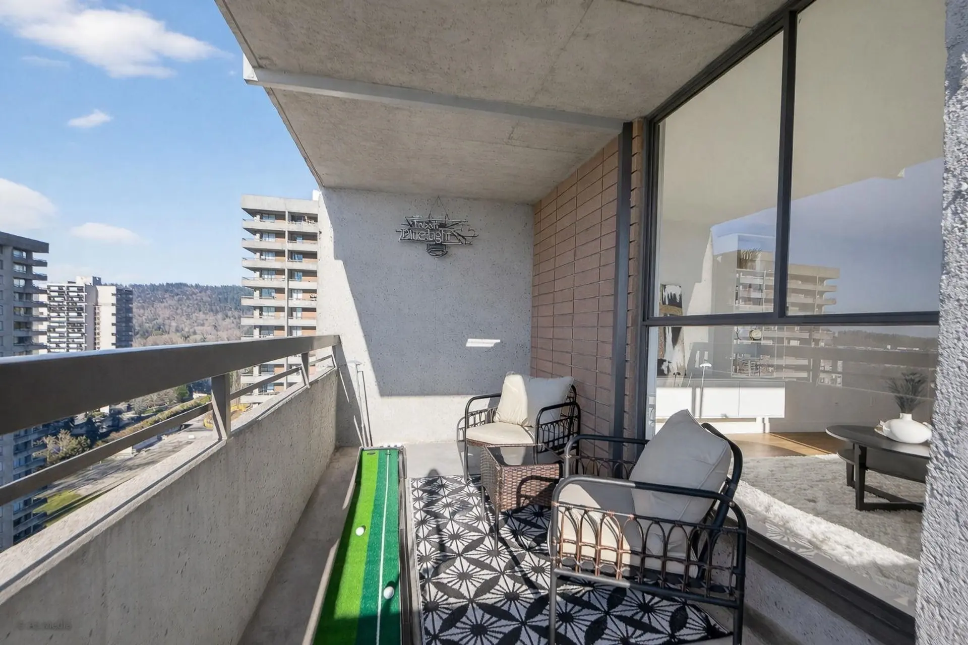 #2206 3771 Bartlett Court - Image 9