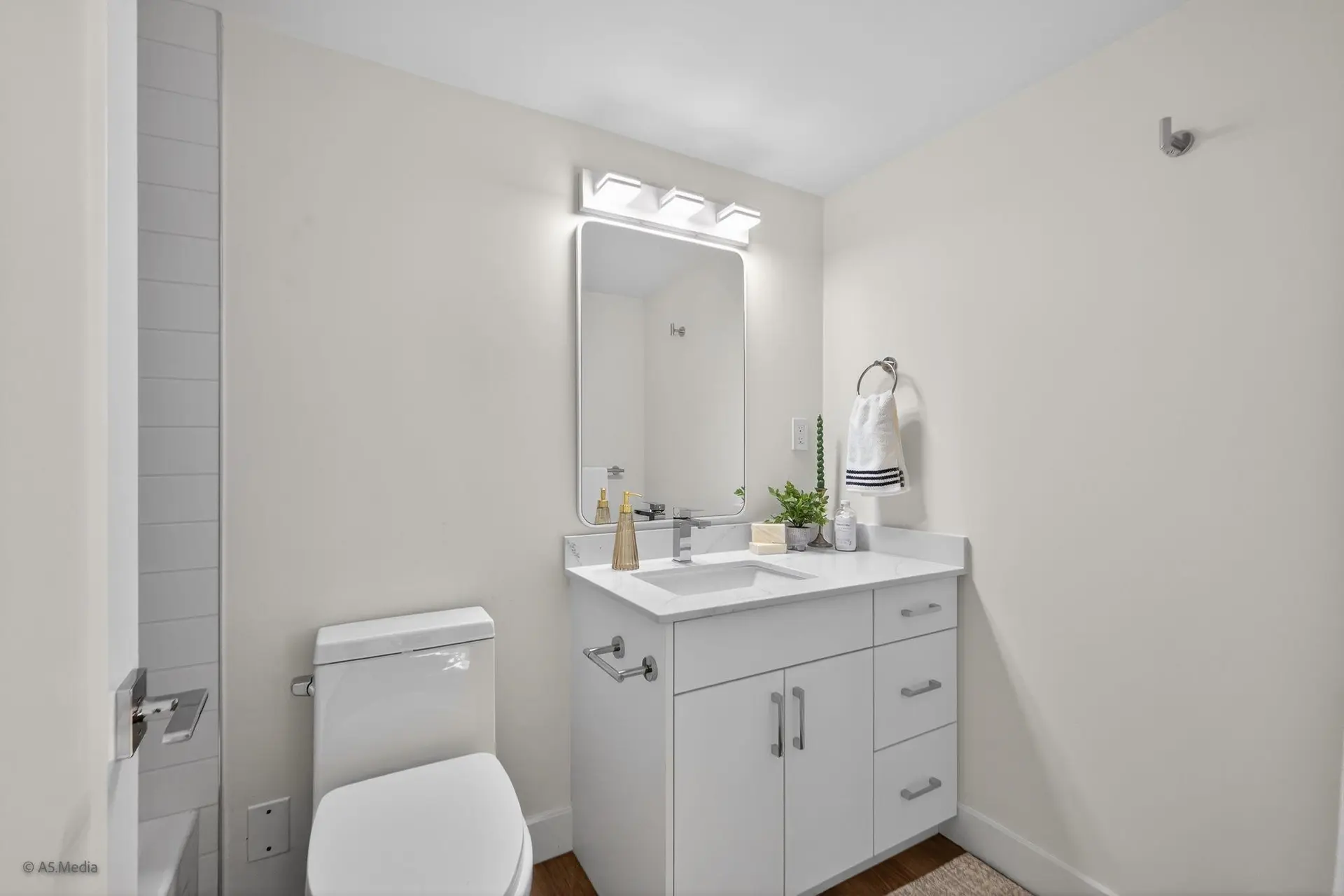 #2206 3771 Bartlett Court - Image 8