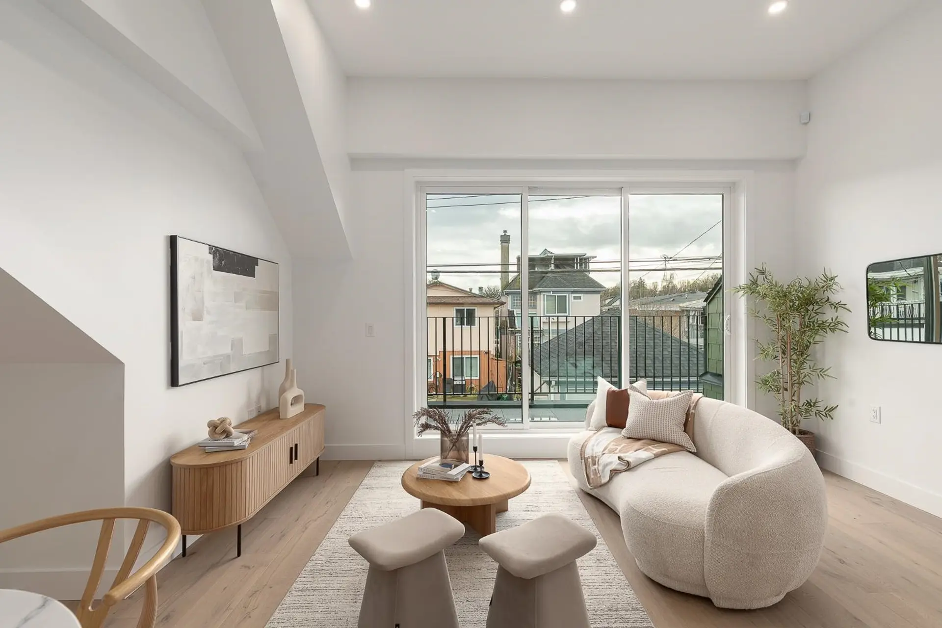 464 E 17th Avenue - Image 10