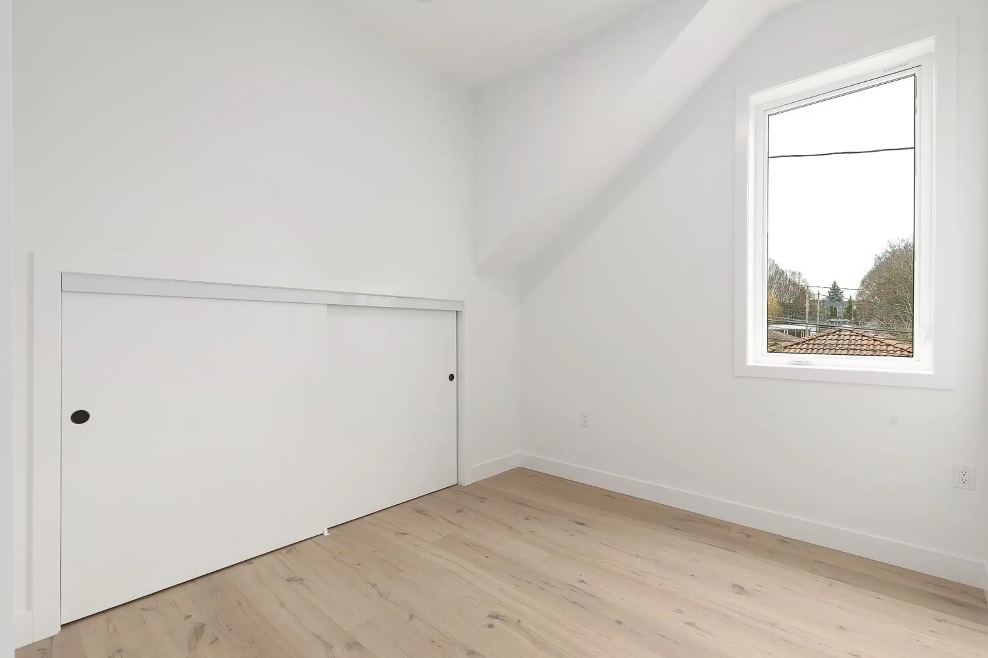 464 E 17th Avenue - Image 14