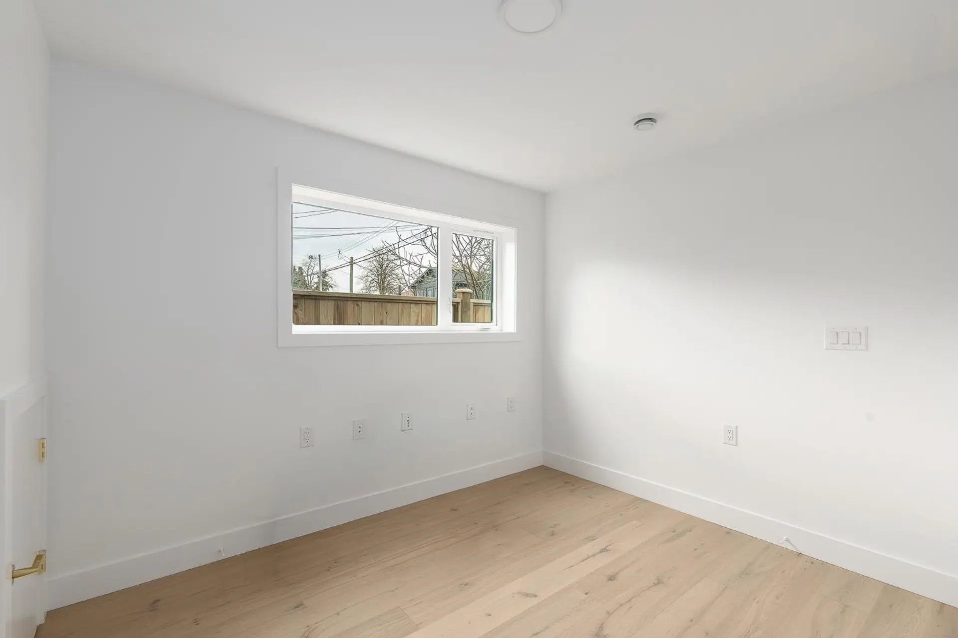 464 E 17th Avenue - Image 15