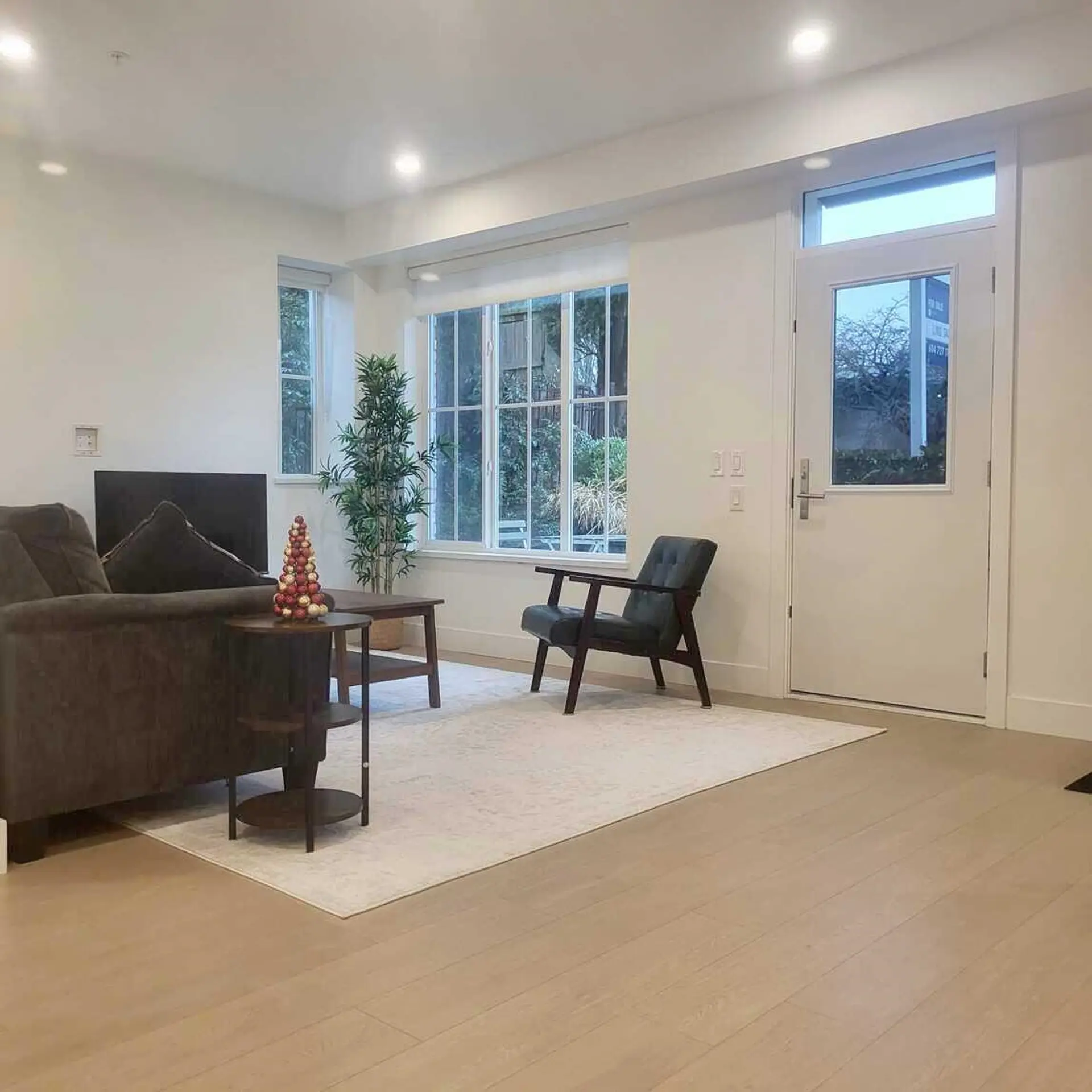 922 W 49th Avenue - Image 4