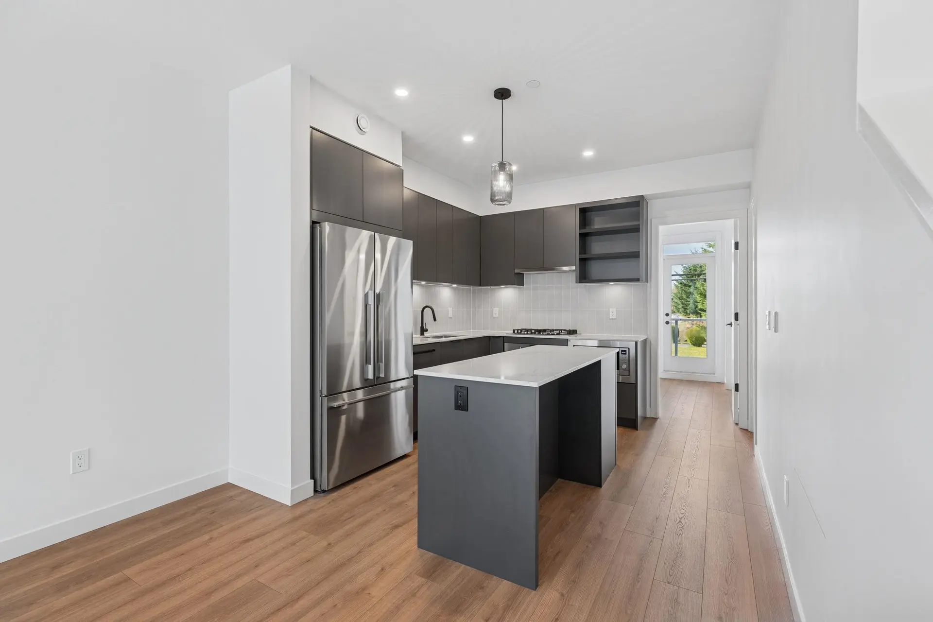 #213 921 Grant Street - Image 3