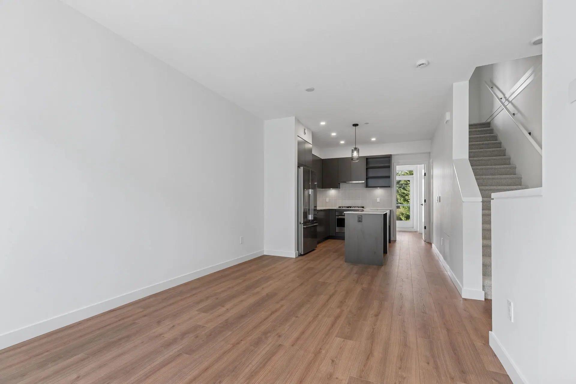#213 921 Grant Street - Image 4