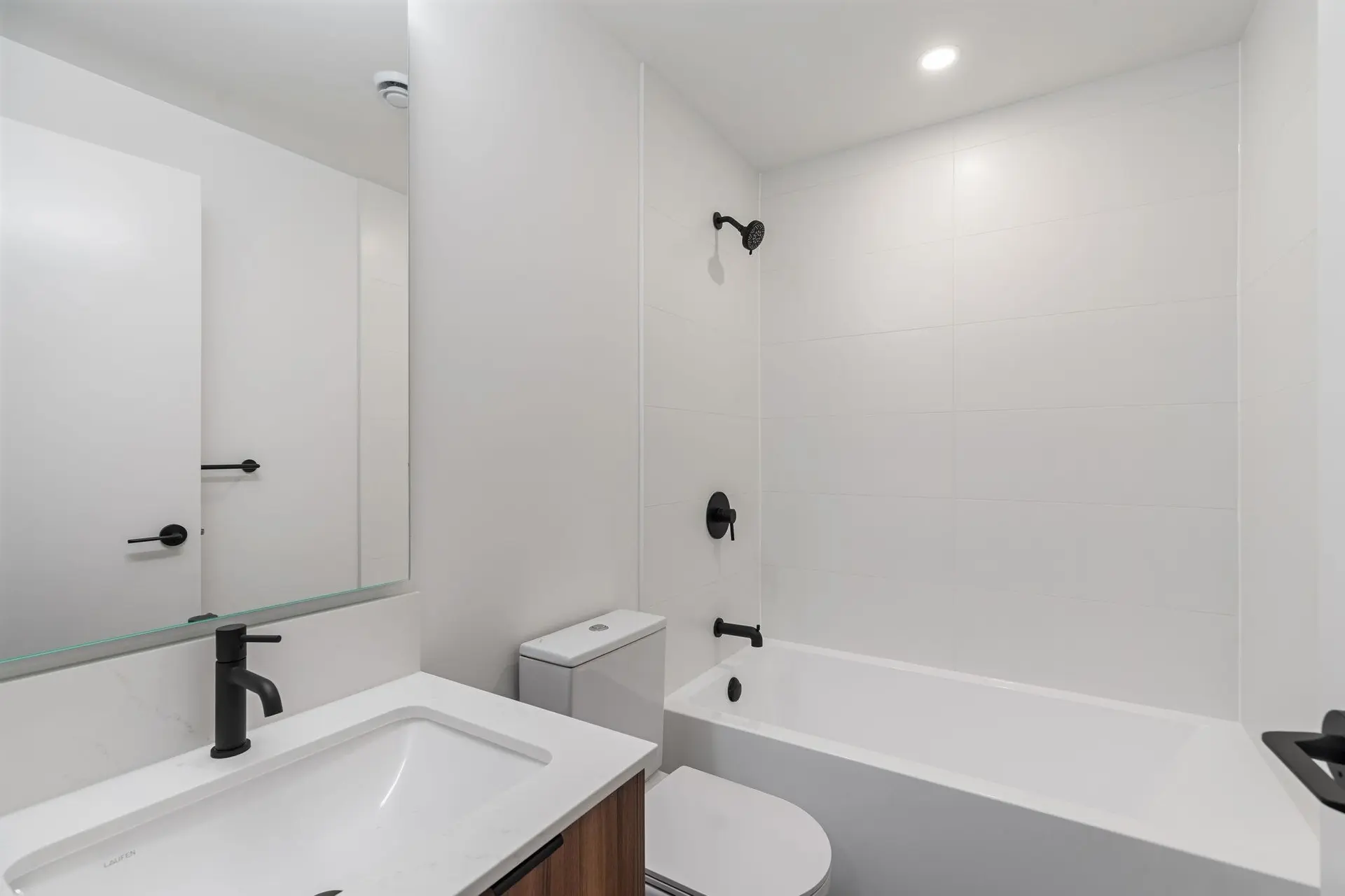 #213 921 Grant Street - Image 8
