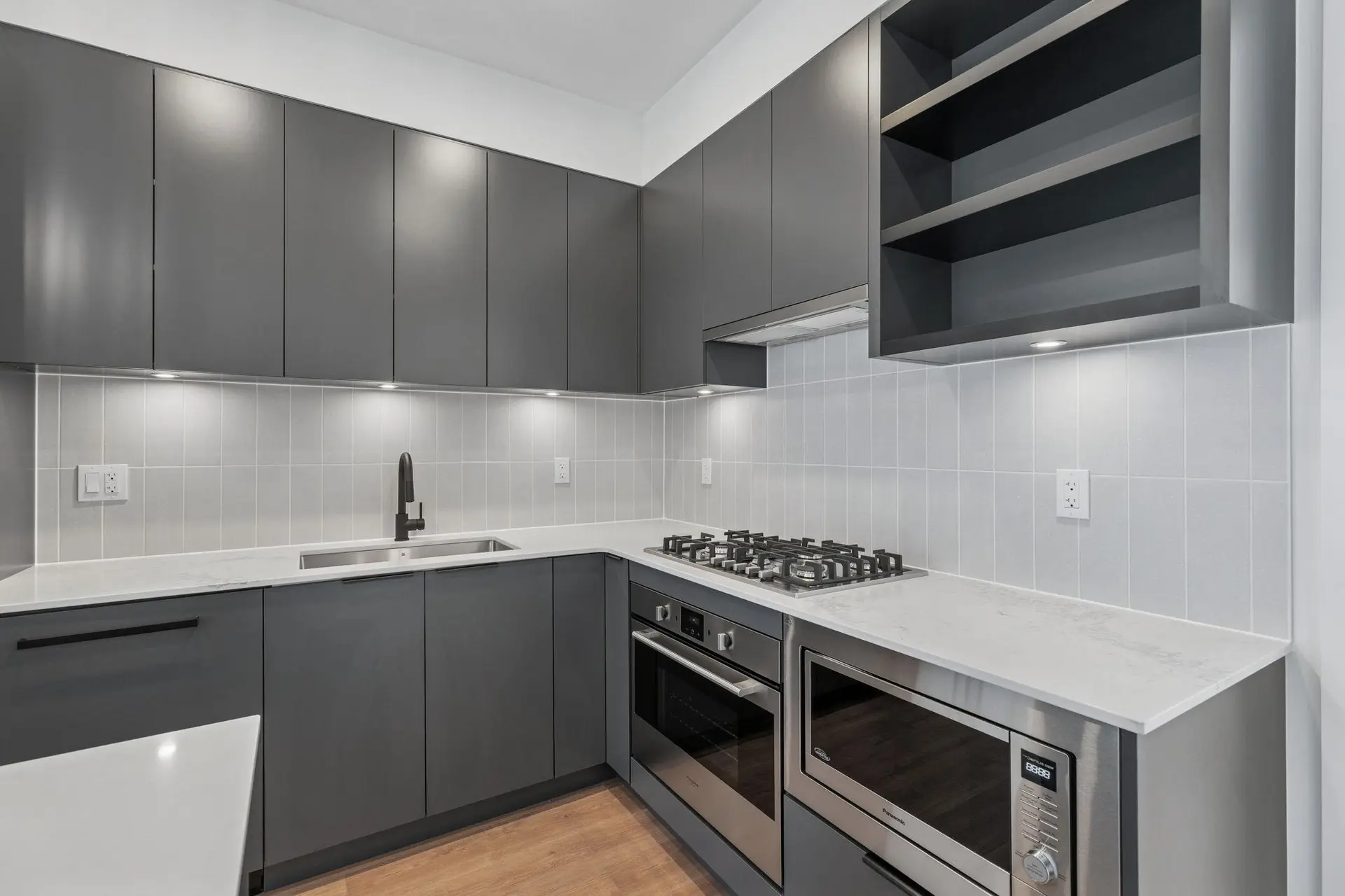 #209 921 Grant Street - Image 3