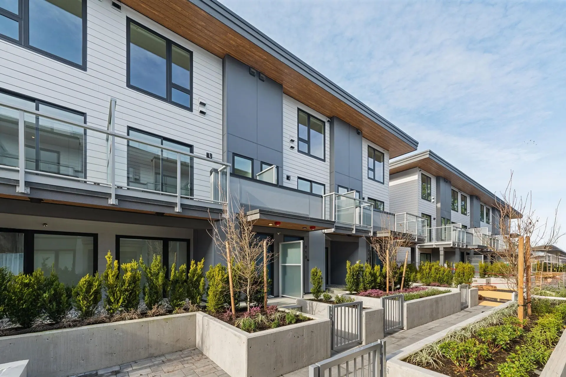 #209 921 Grant Street - Image 1
