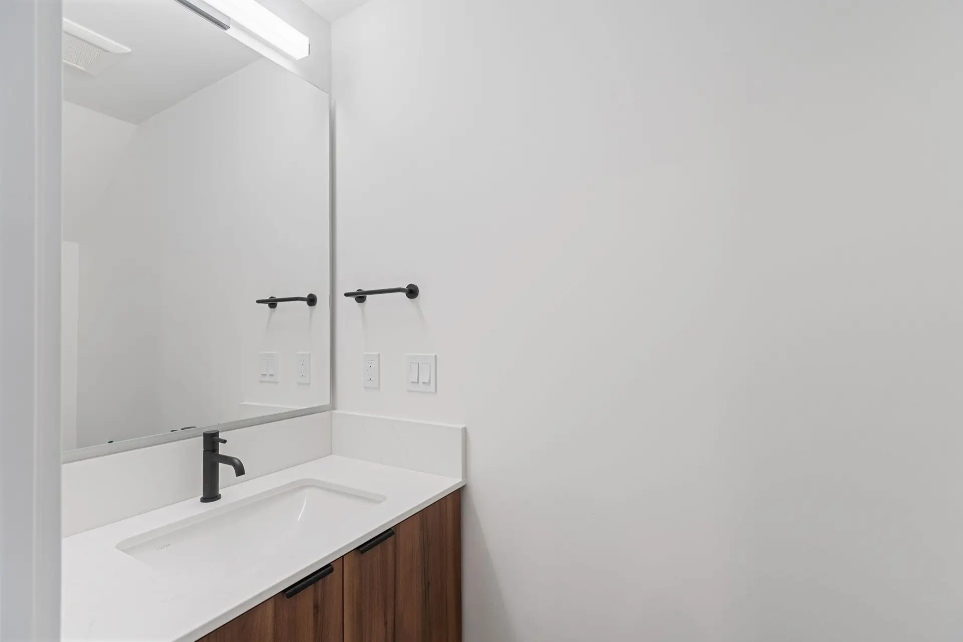 #209 921 Grant Street - Image 5