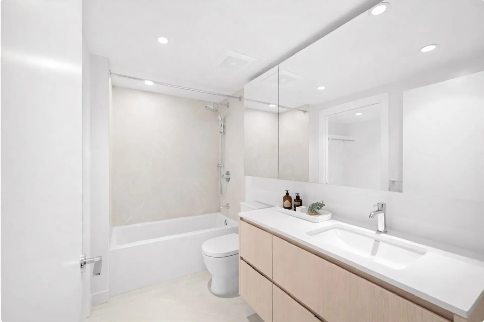 Property at #709 1500 FERN STREET, North Vancouver, BC