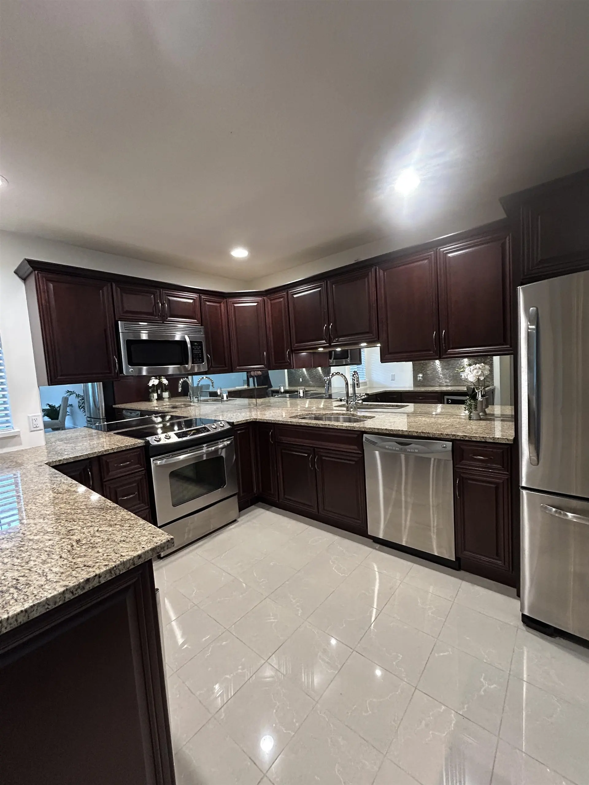 Property at #303 15255 18 AVENUE, Surrey, BC