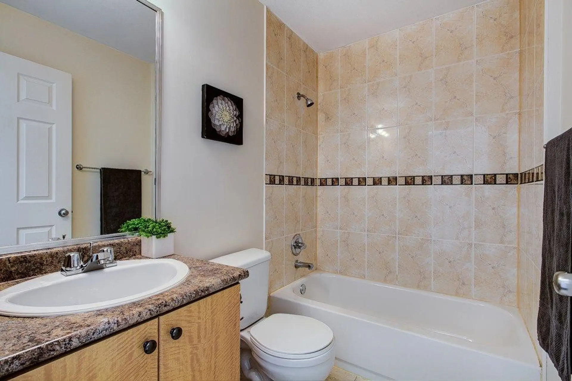 #1 22466 North Avenue - Image 5