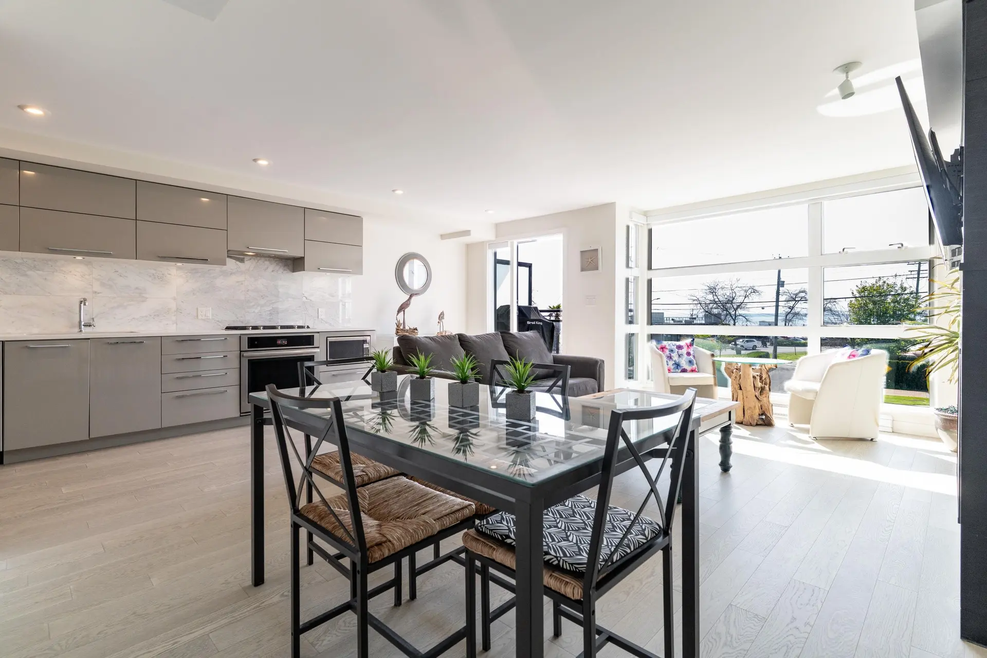 Property at #203 1160 Oxford Street, White Rock, BC