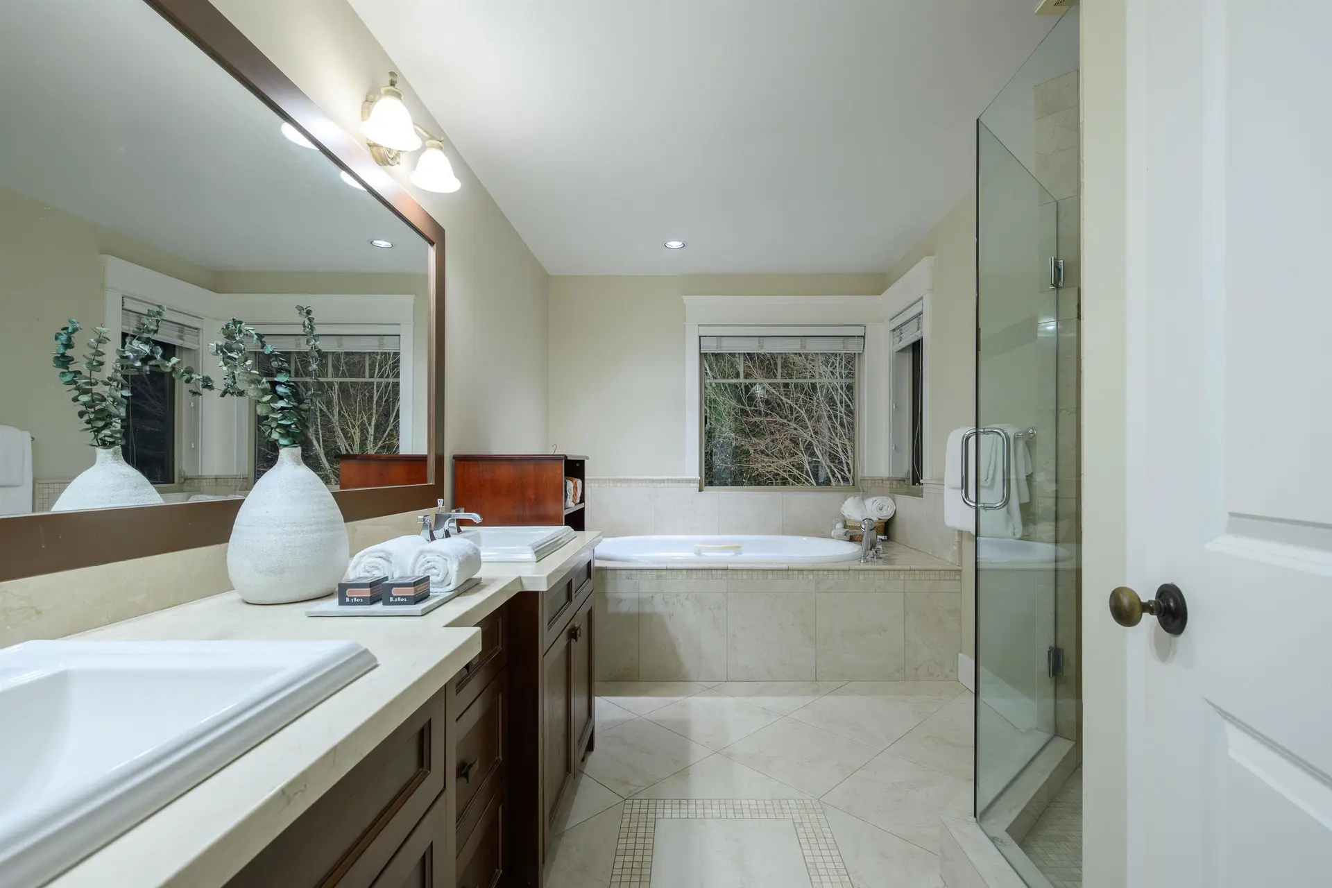 Property at 3402 ANNE MACDONALD WAY, North Vancouver, BC