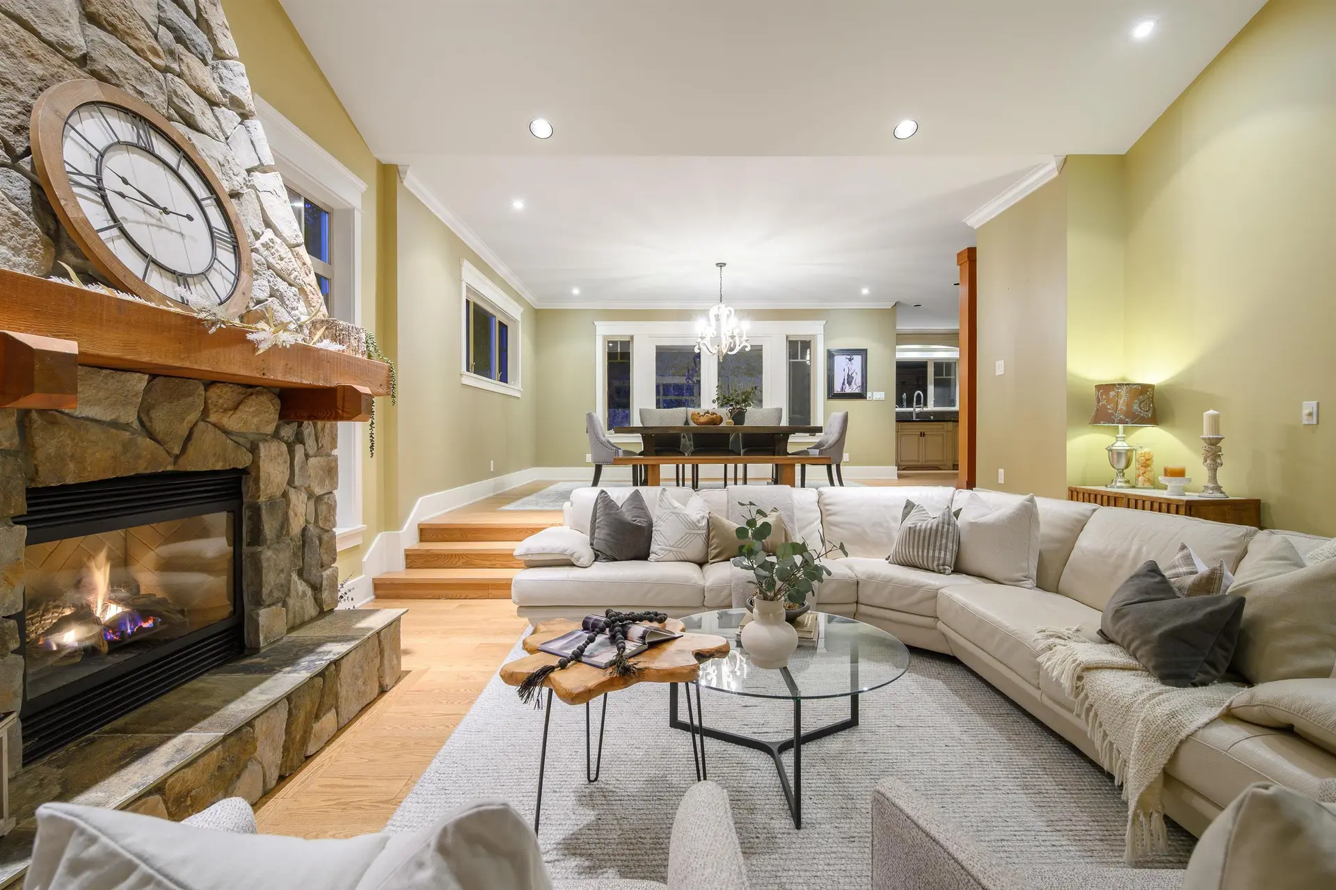 Property at 3402 ANNE MACDONALD WAY, North Vancouver, BC