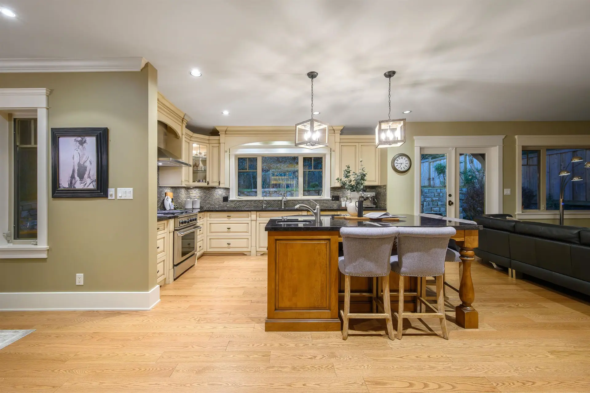 Property at 3402 ANNE MACDONALD WAY, North Vancouver, BC