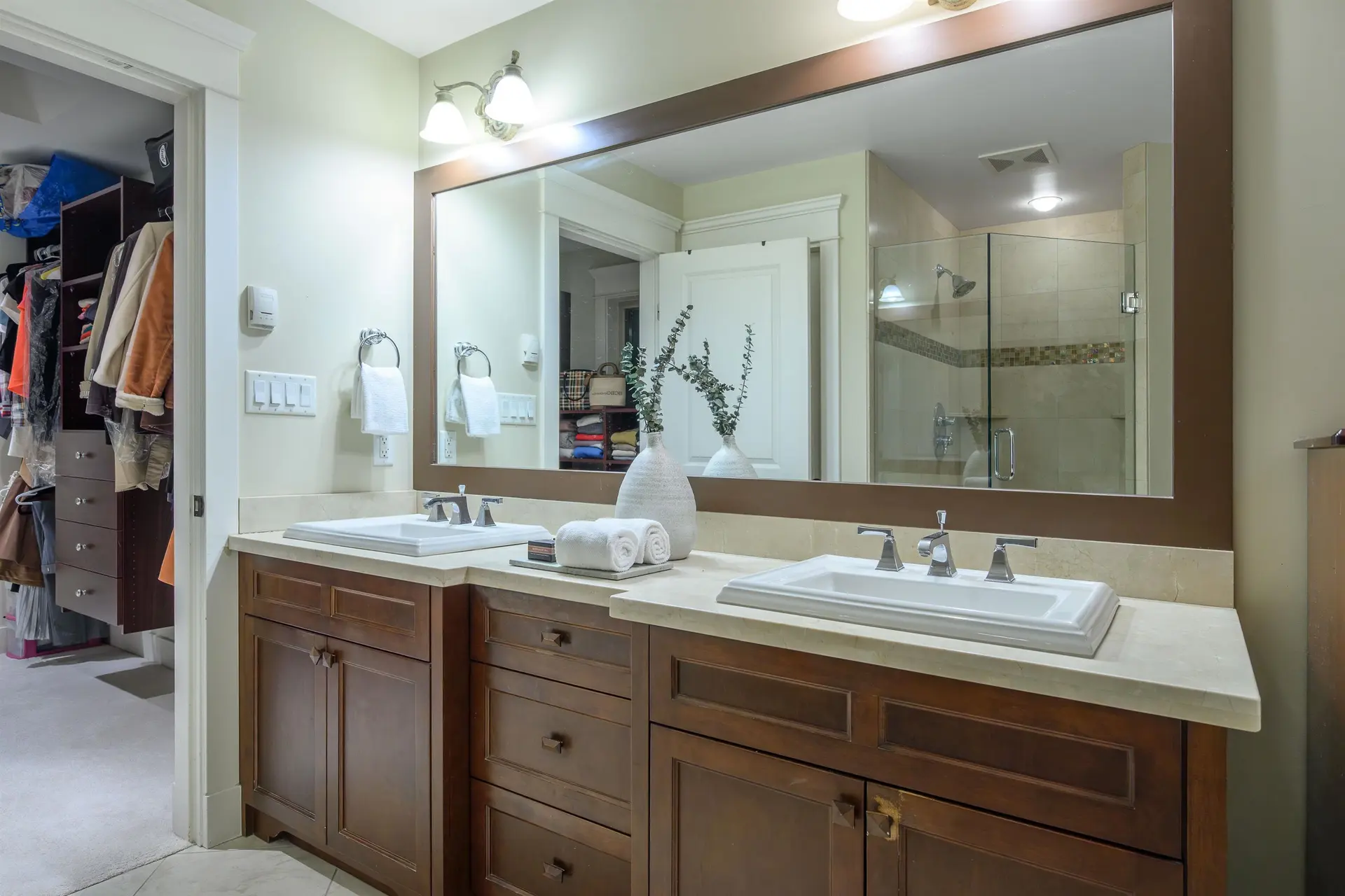 Property at 3402 ANNE MACDONALD WAY, North Vancouver, BC