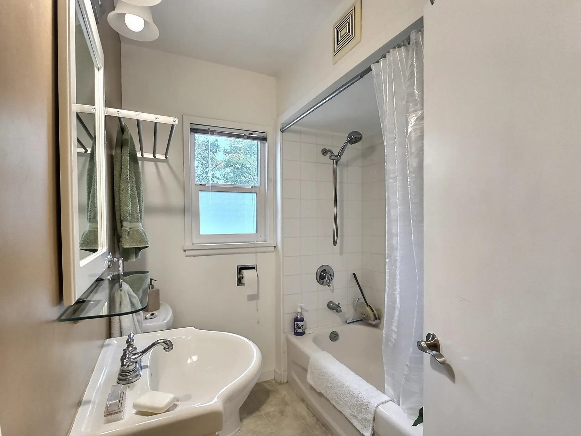 1621 Adanac Street - Image 7
