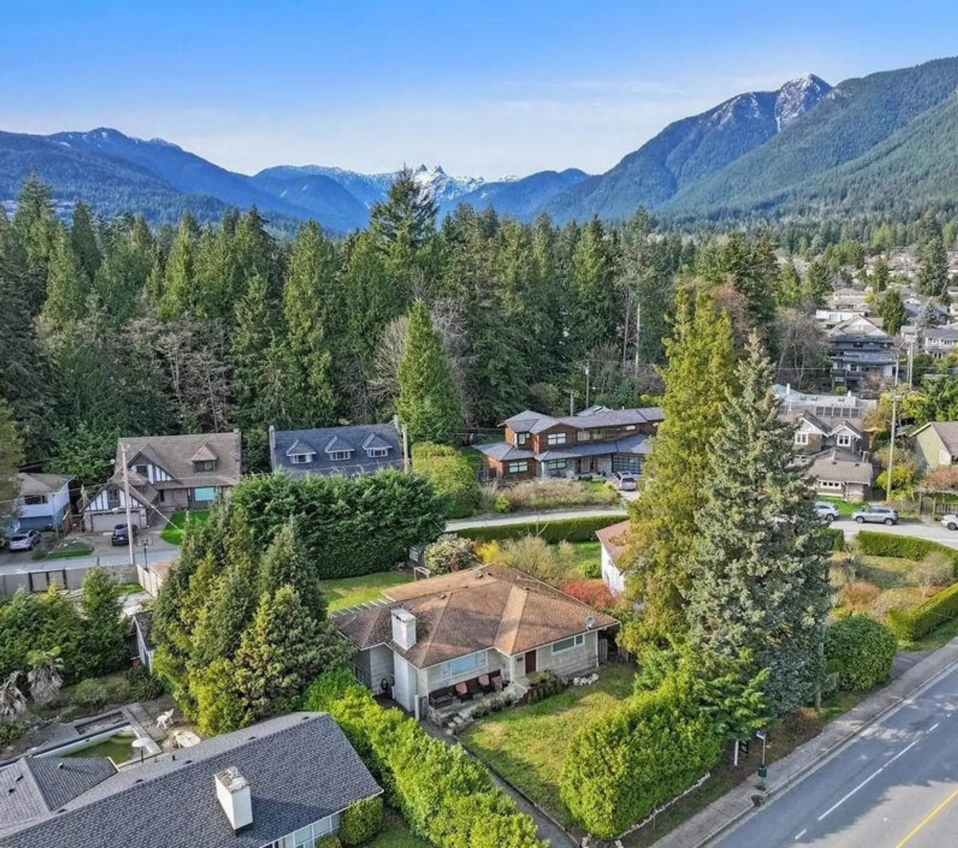 Property at 3955 HIGHLAND BOULEVARD, North Vancouver, BC