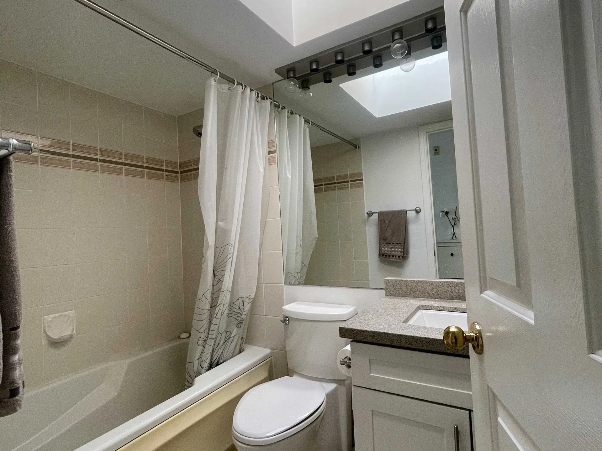 Property at #403 106 W KINGS ROAD, North Vancouver, BC