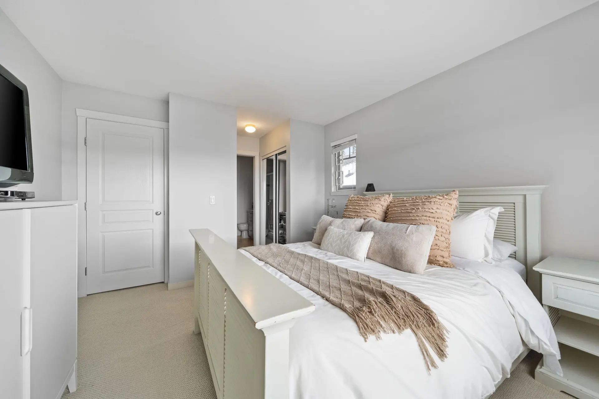 #142 2000 Panorama Drive - Image 8