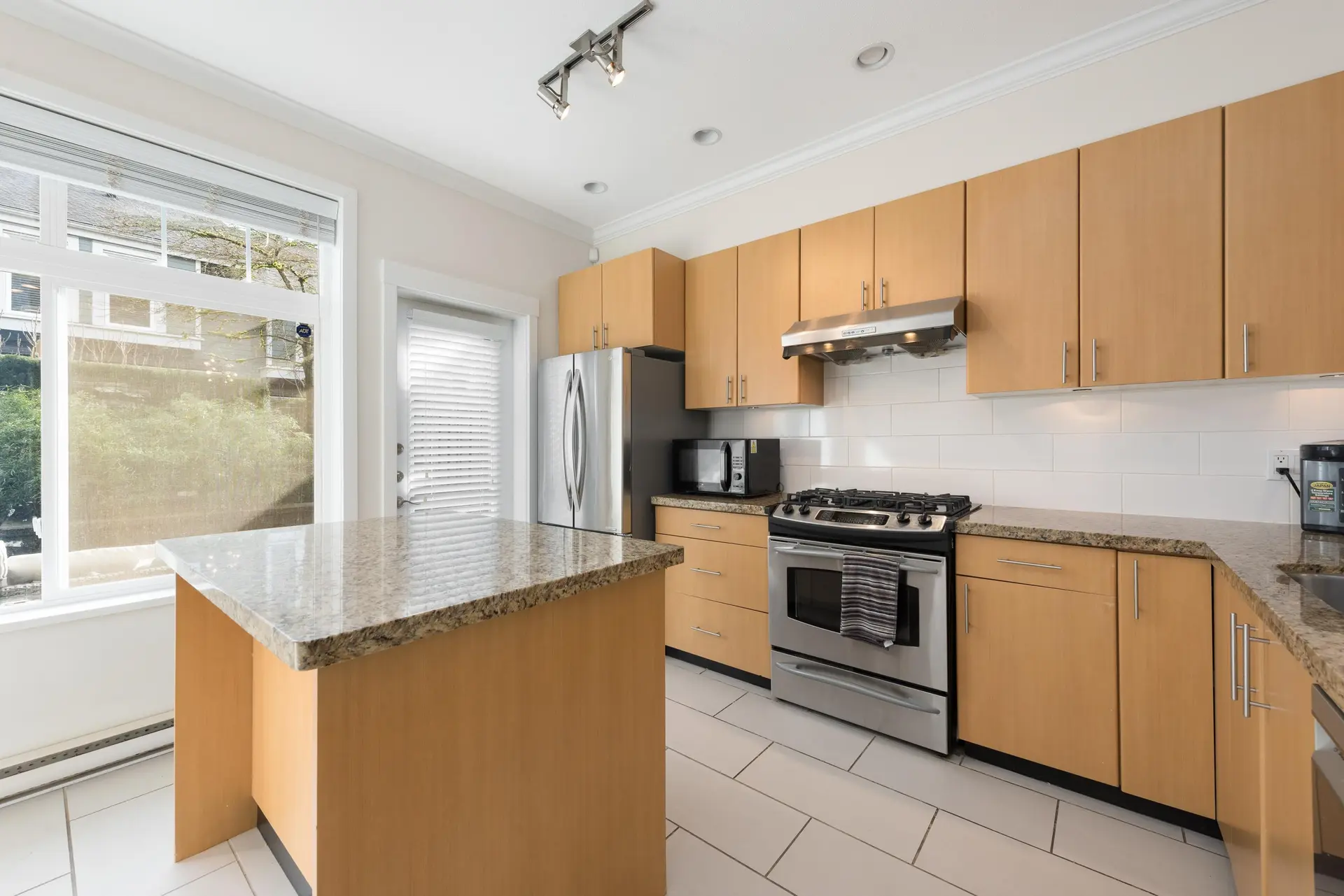 Property at 319 W 59th Avenue, Vancouver, BC