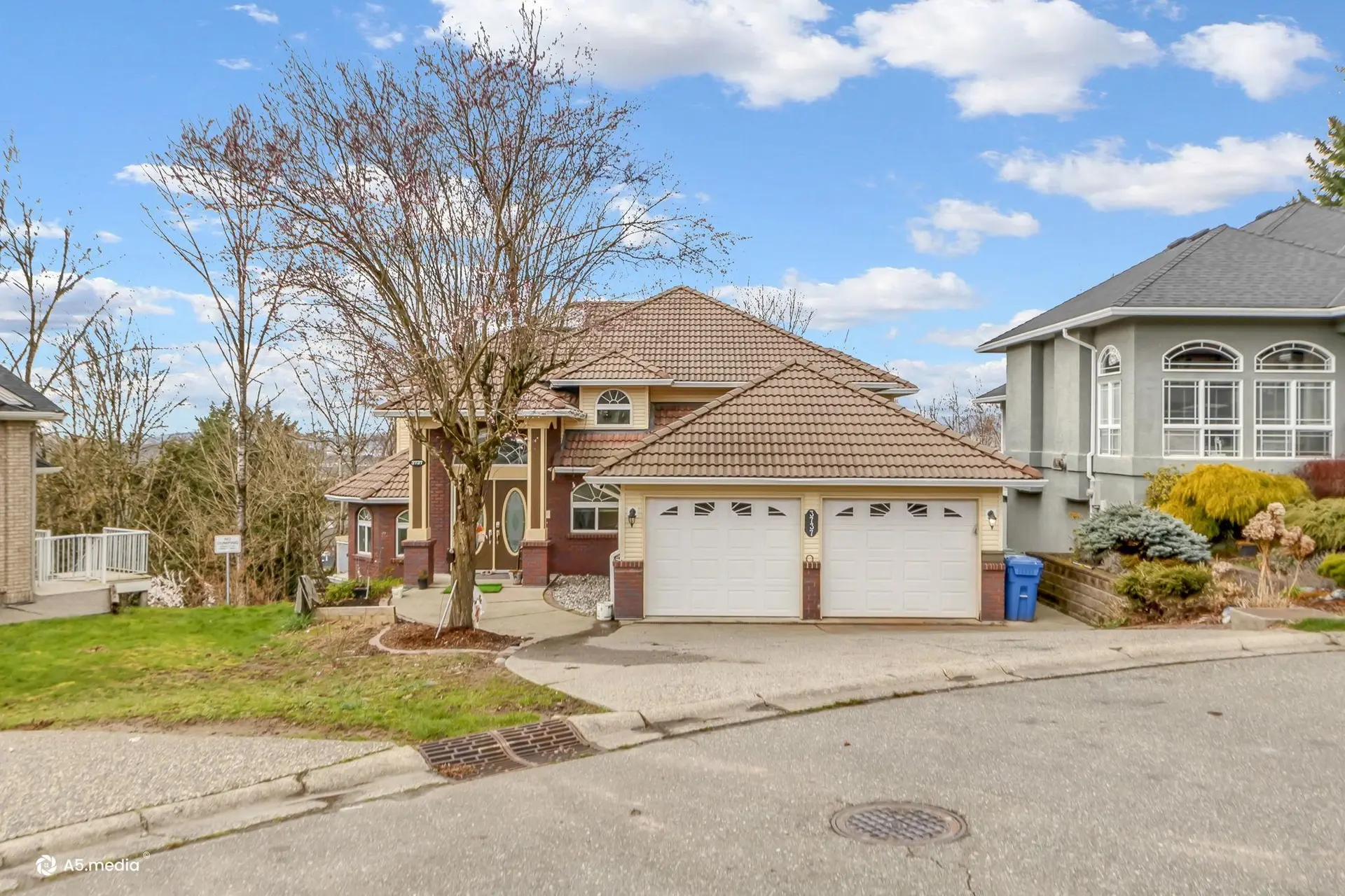 Property at 3737 Lethbridge Drive, Abbotsford, BC