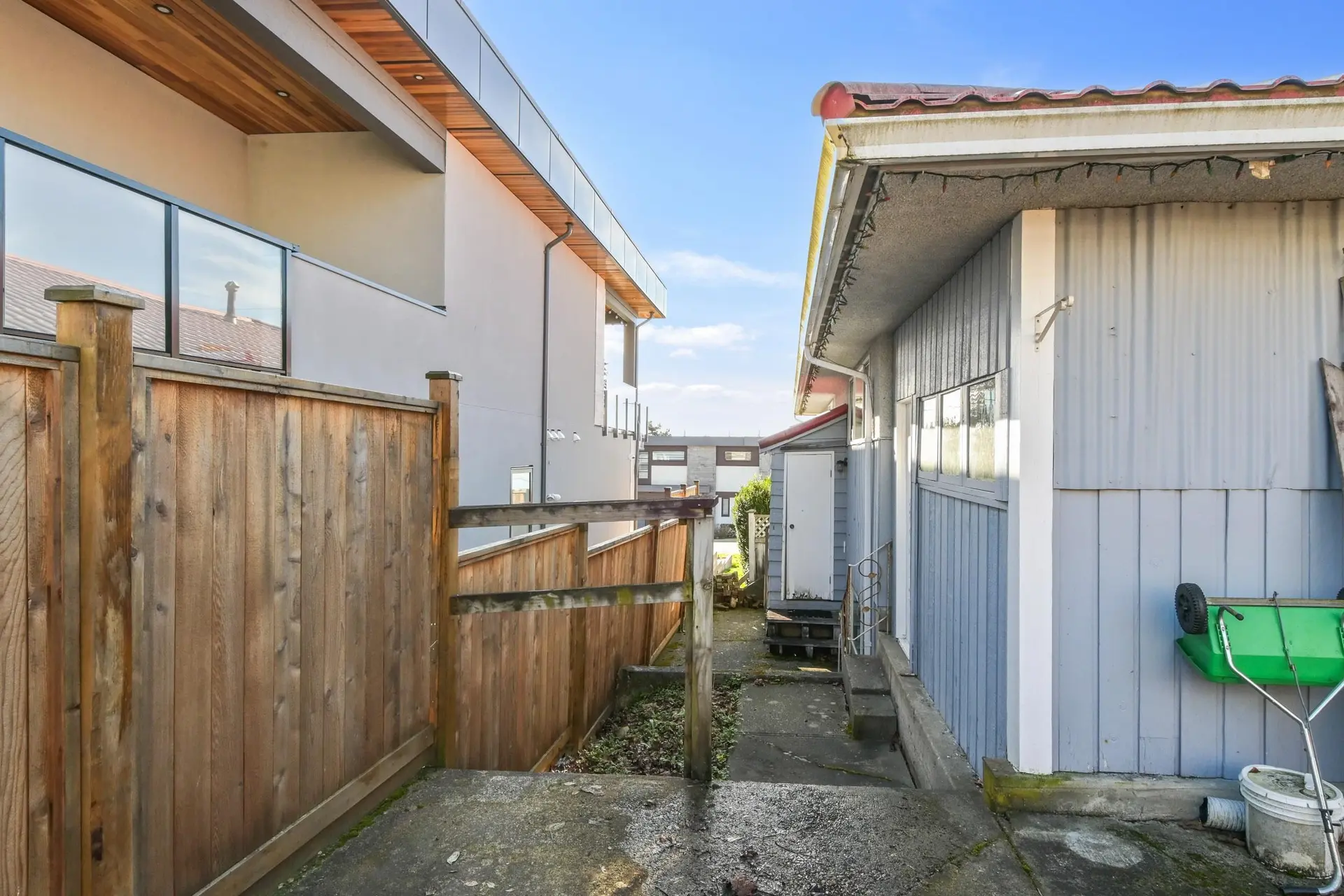 Property at 15761 CLIFF AVENUE, White Rock, BC