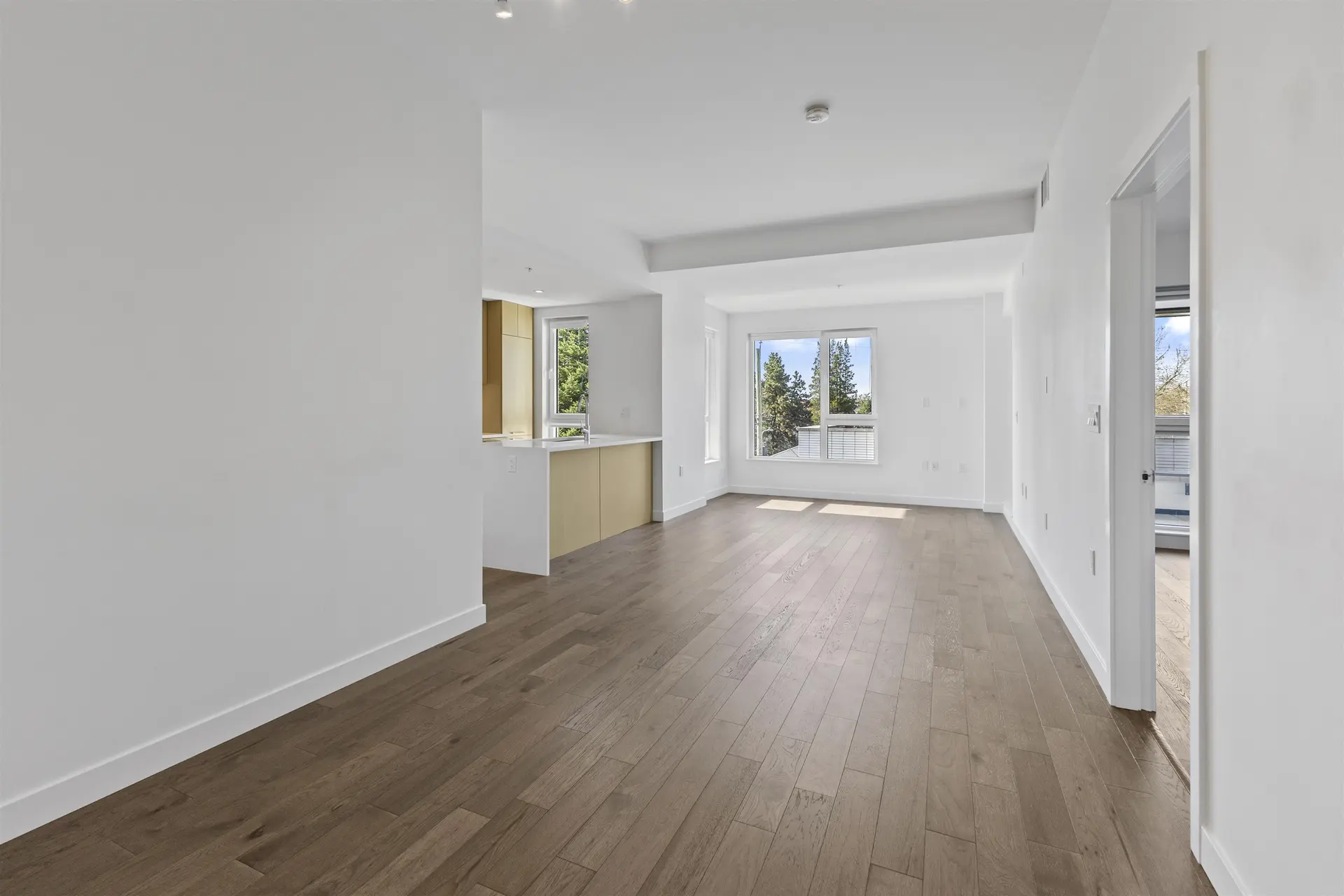#307 5383 Cambie Street - Image 6