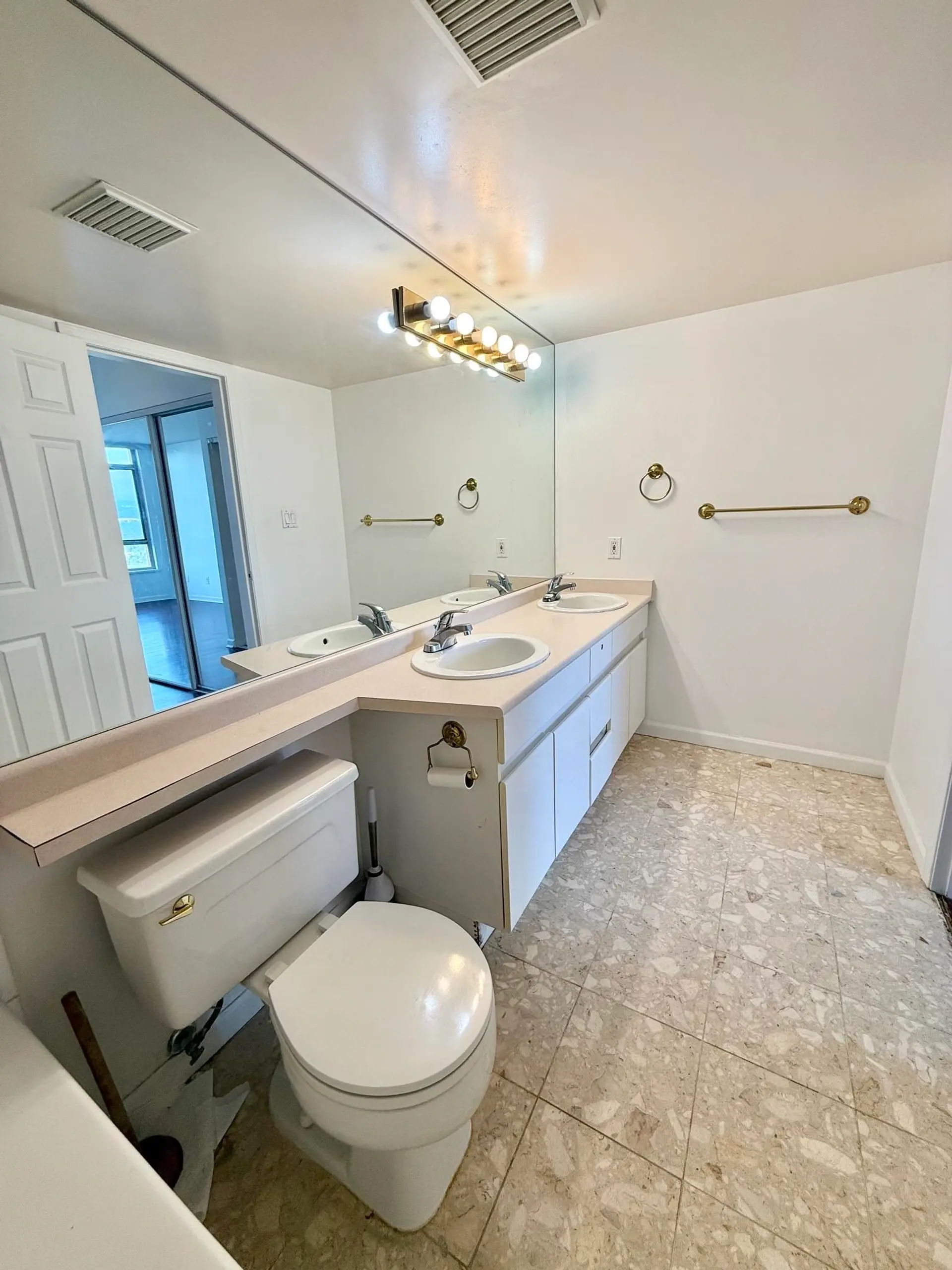 #1101 4657 Hazel Street - Image 7