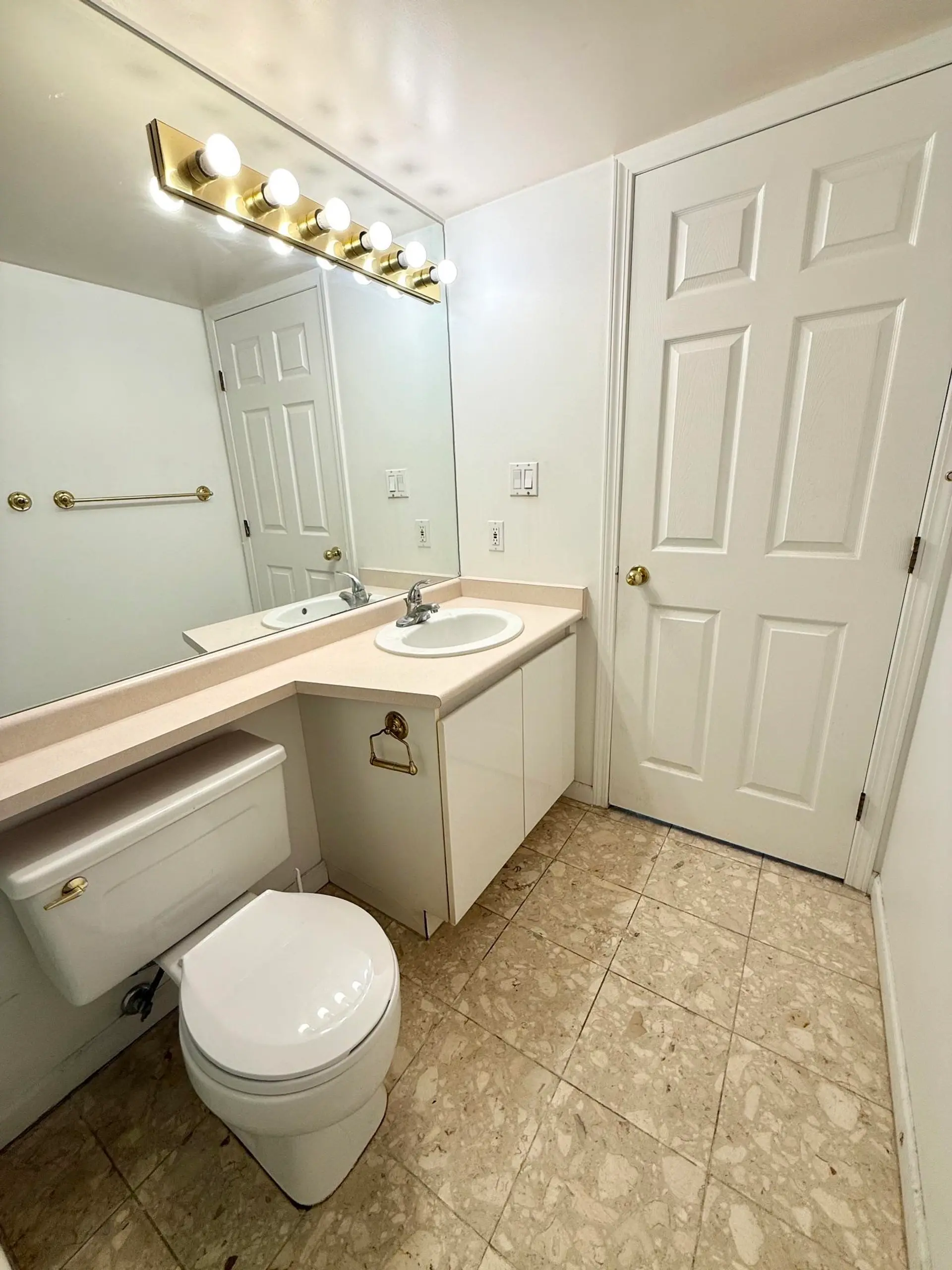 #1101 4657 Hazel Street - Image 9