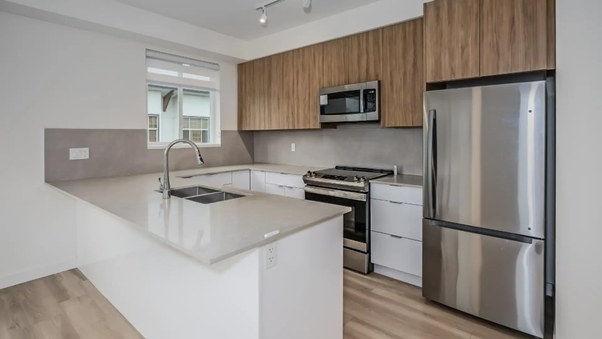 #401 11913 Burnett Street - Image 4