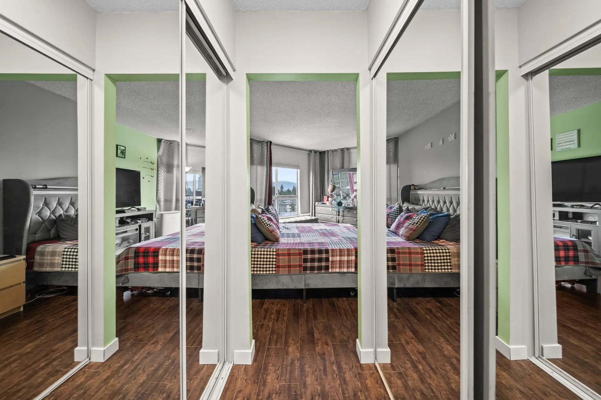 Property at #806 14881 103A AVENUE, Surrey, BC