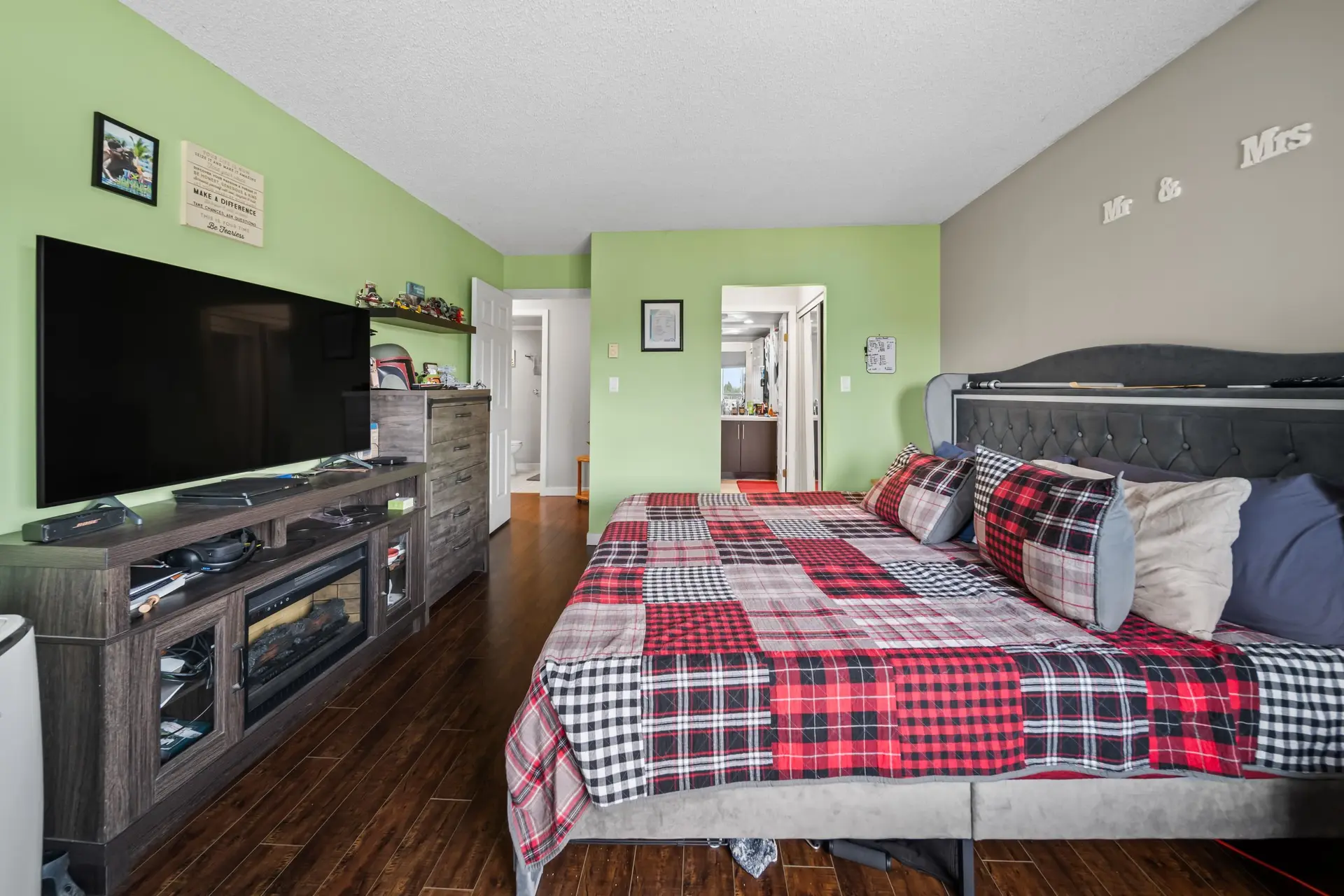 Property at #806 14881 103A AVENUE, Surrey, BC